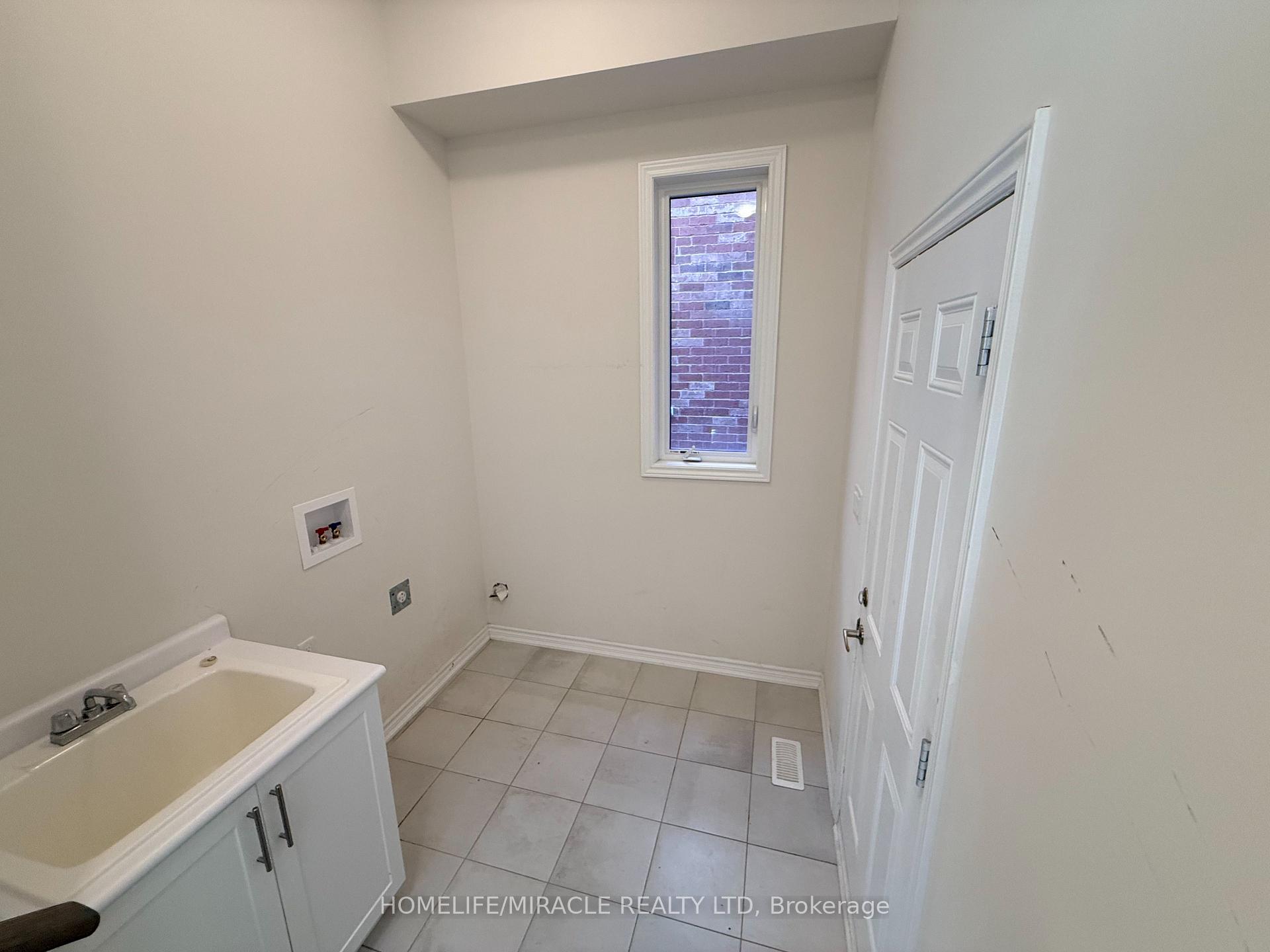 Photo 7 of 166 Crombie Street, Clarington, Bowmanville — HOMEH