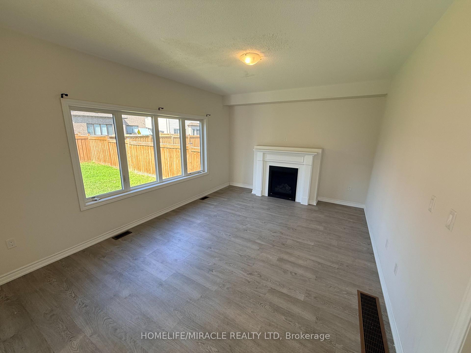 Photo 9 of 166 Crombie Street, Clarington, Bowmanville — HOMEH