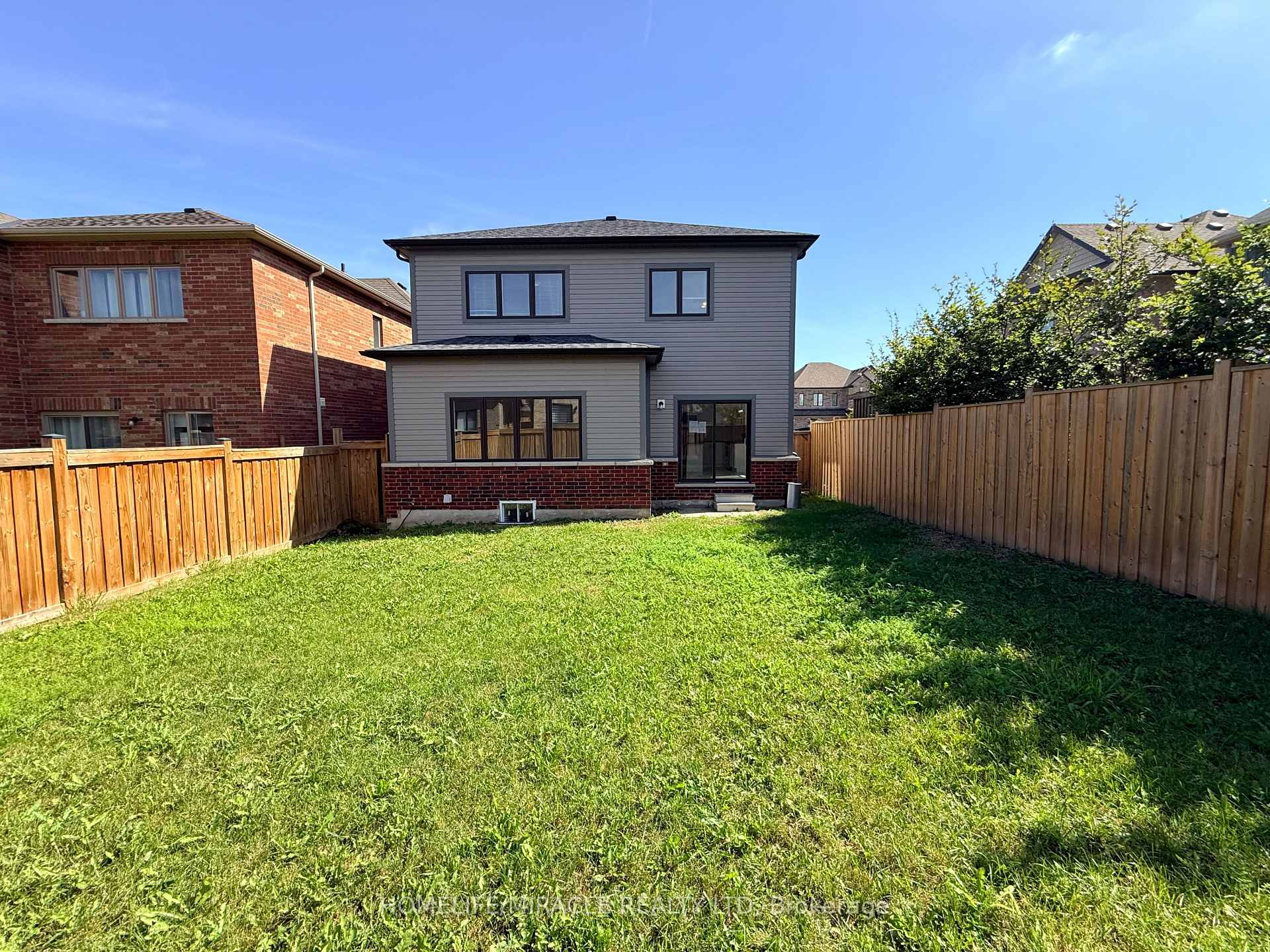 Photo 11 of 166 Crombie Street, Clarington, Bowmanville — HOMEH