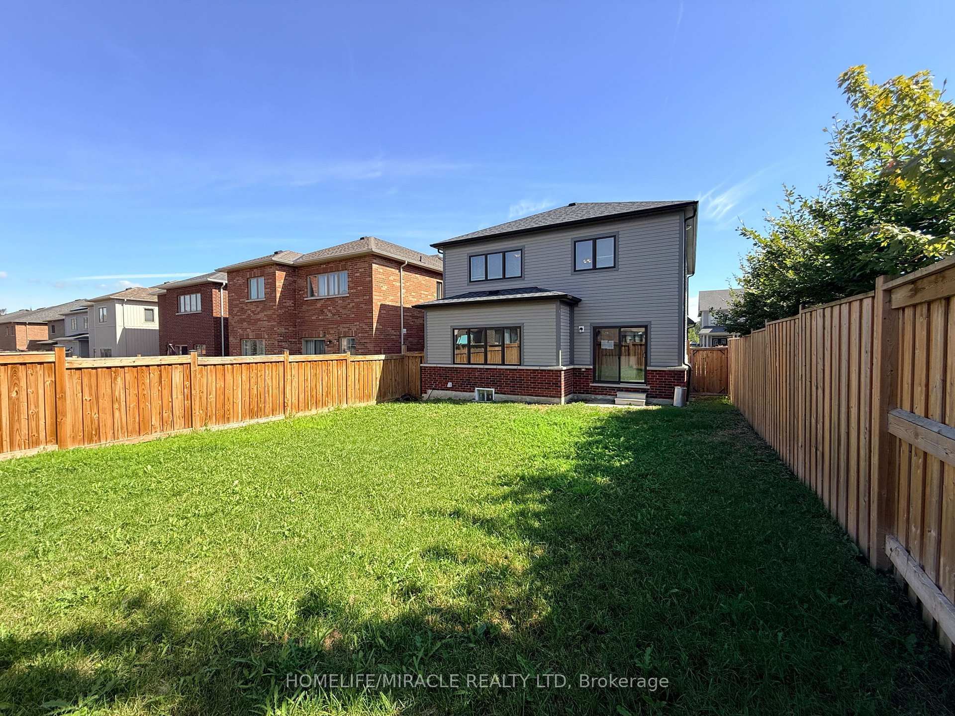 Photo 20 of 166 Crombie Street, Clarington, Bowmanville — HOMEH