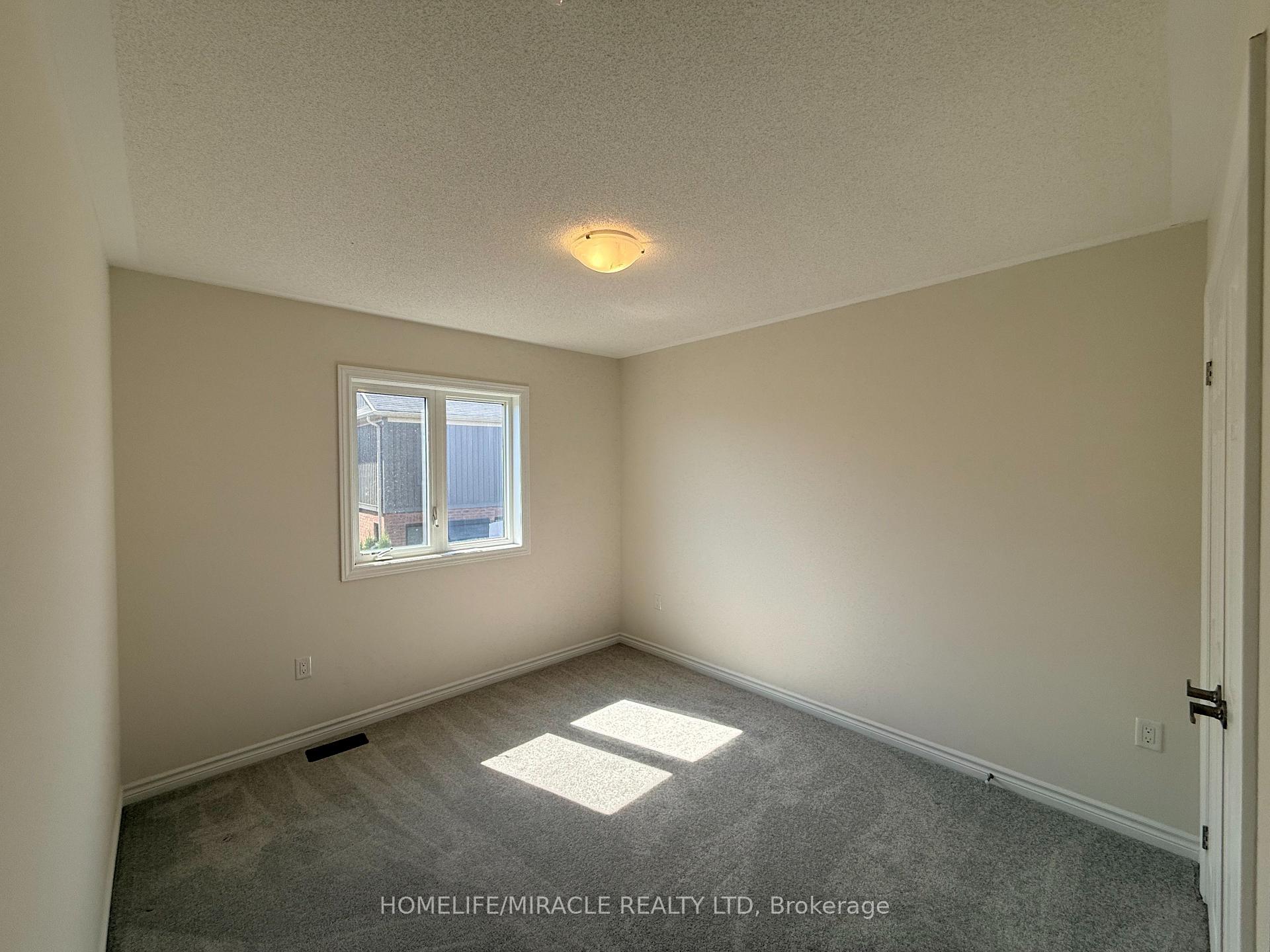 Photo 23 of 166 Crombie Street, Clarington, Bowmanville — HOMEH