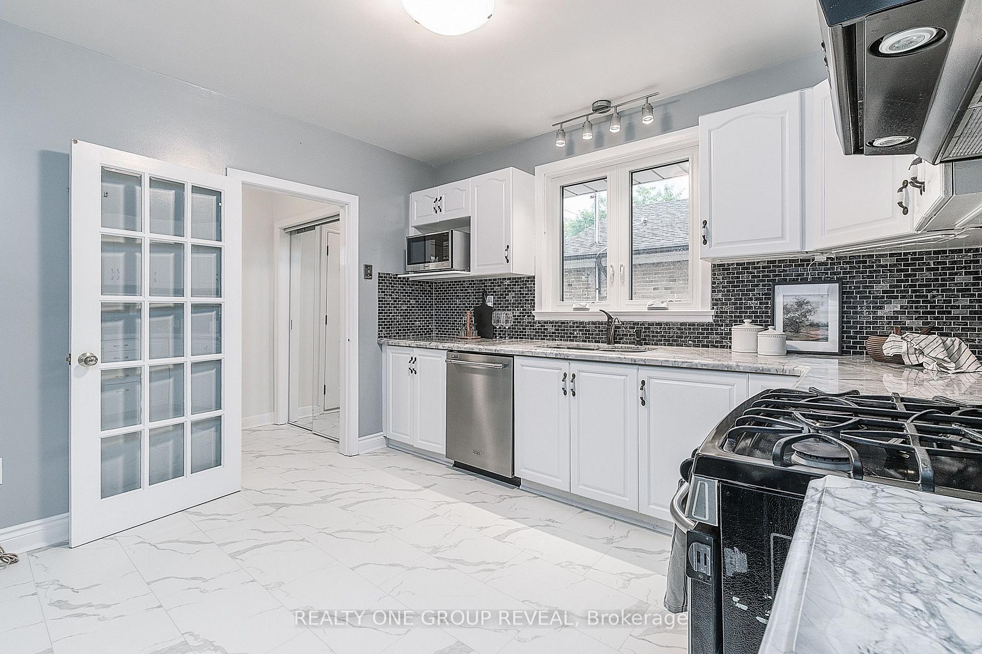 Photo 3 of 20 Basildon Crescent, Scarborough, Cliffcrest — HOMEH