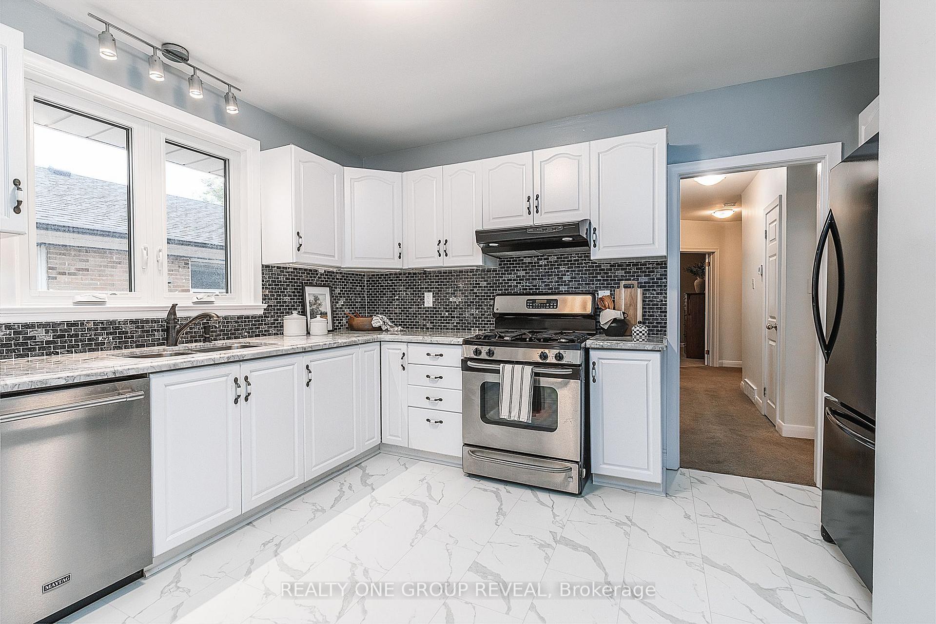 Photo 4 of 20 Basildon Crescent, Scarborough, Cliffcrest — HOMEH