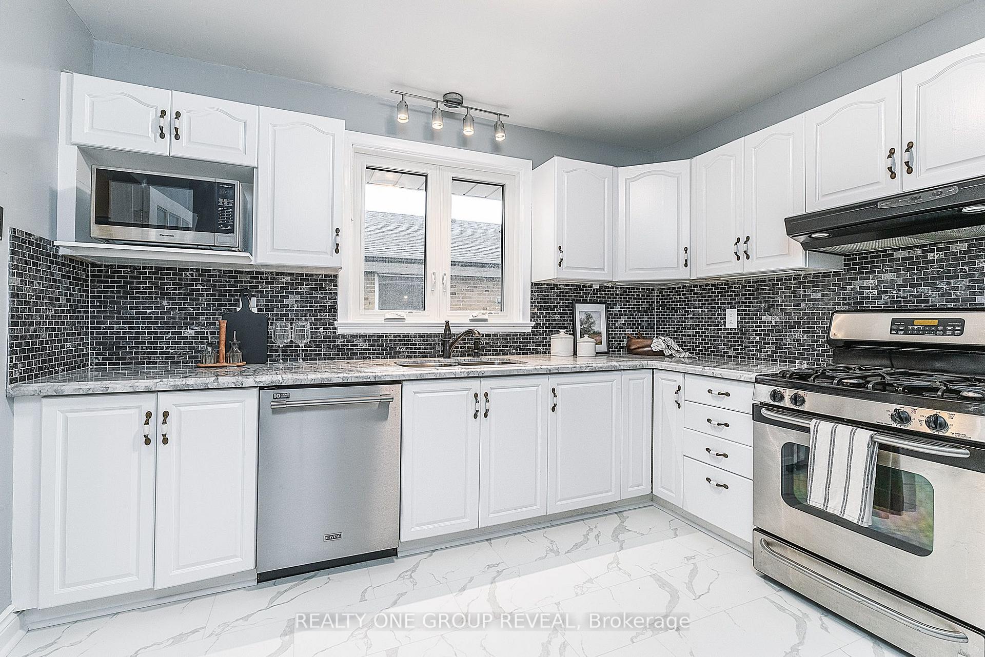 Photo 5 of 20 Basildon Crescent, Scarborough, Cliffcrest — HOMEH