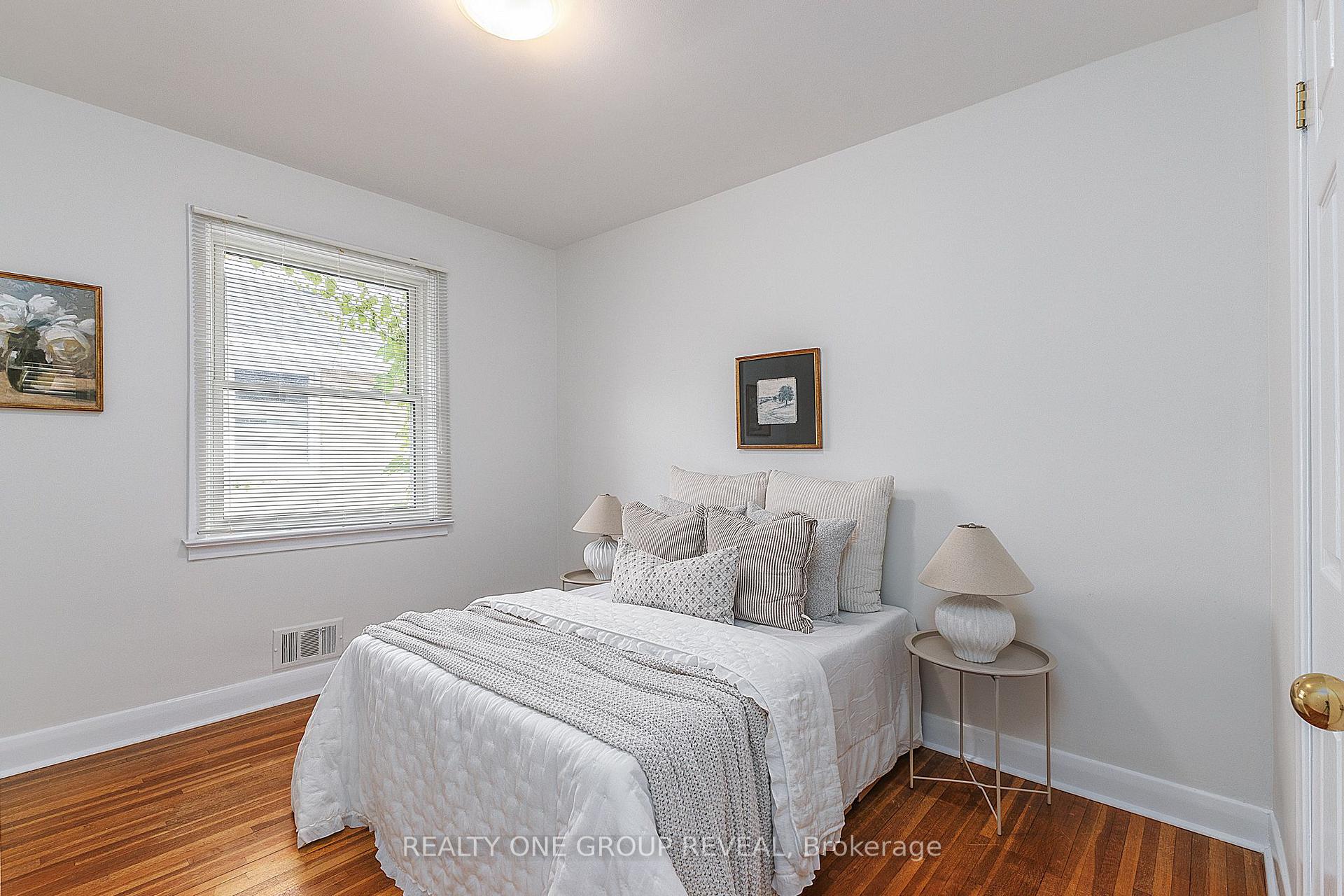 Photo 18 of 20 Basildon Crescent, Scarborough, Cliffcrest — HOMEH
