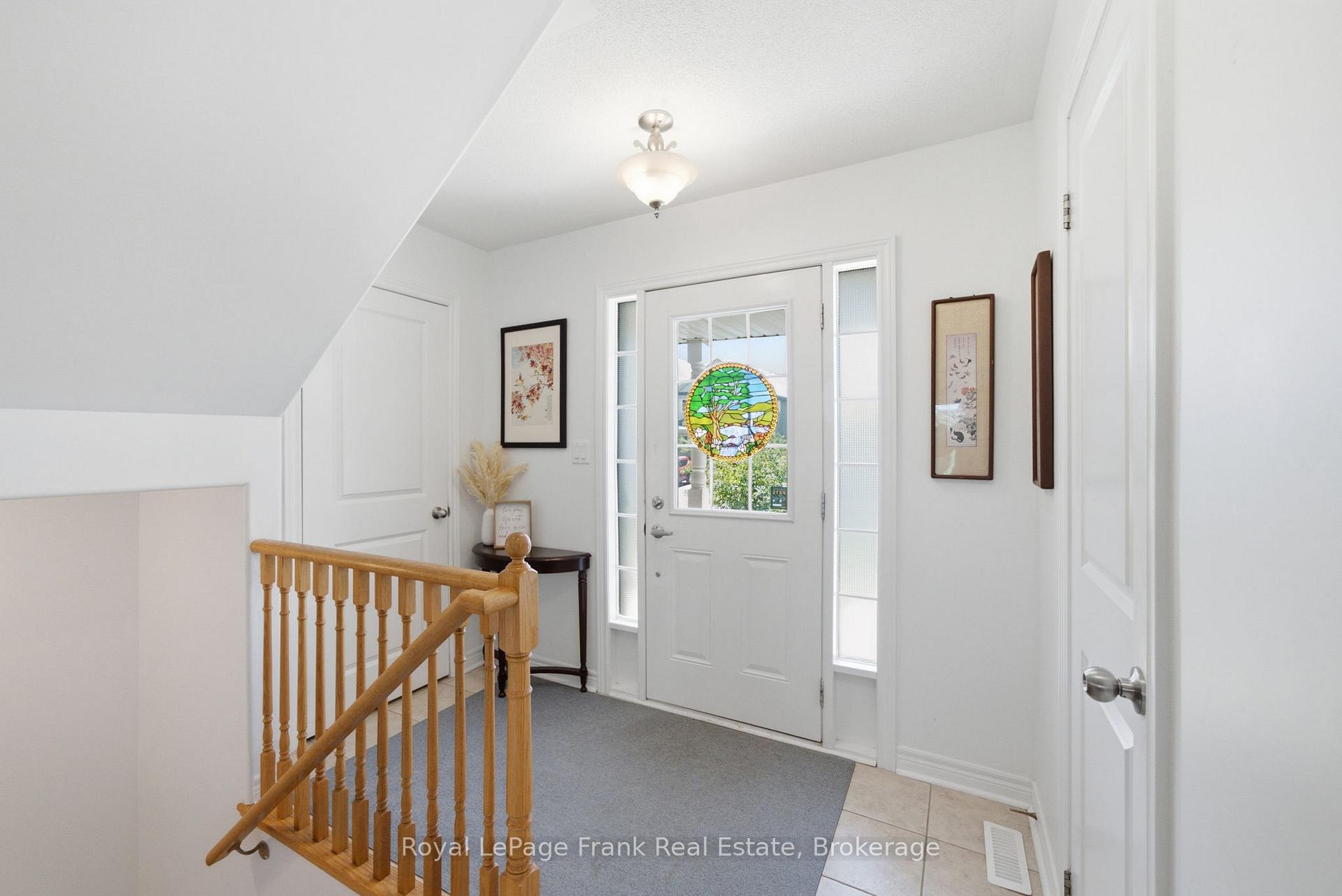 Photo 5 of 26 Fallingbrook Crescent, Kawartha Lakes, Lindsay — HOMEH