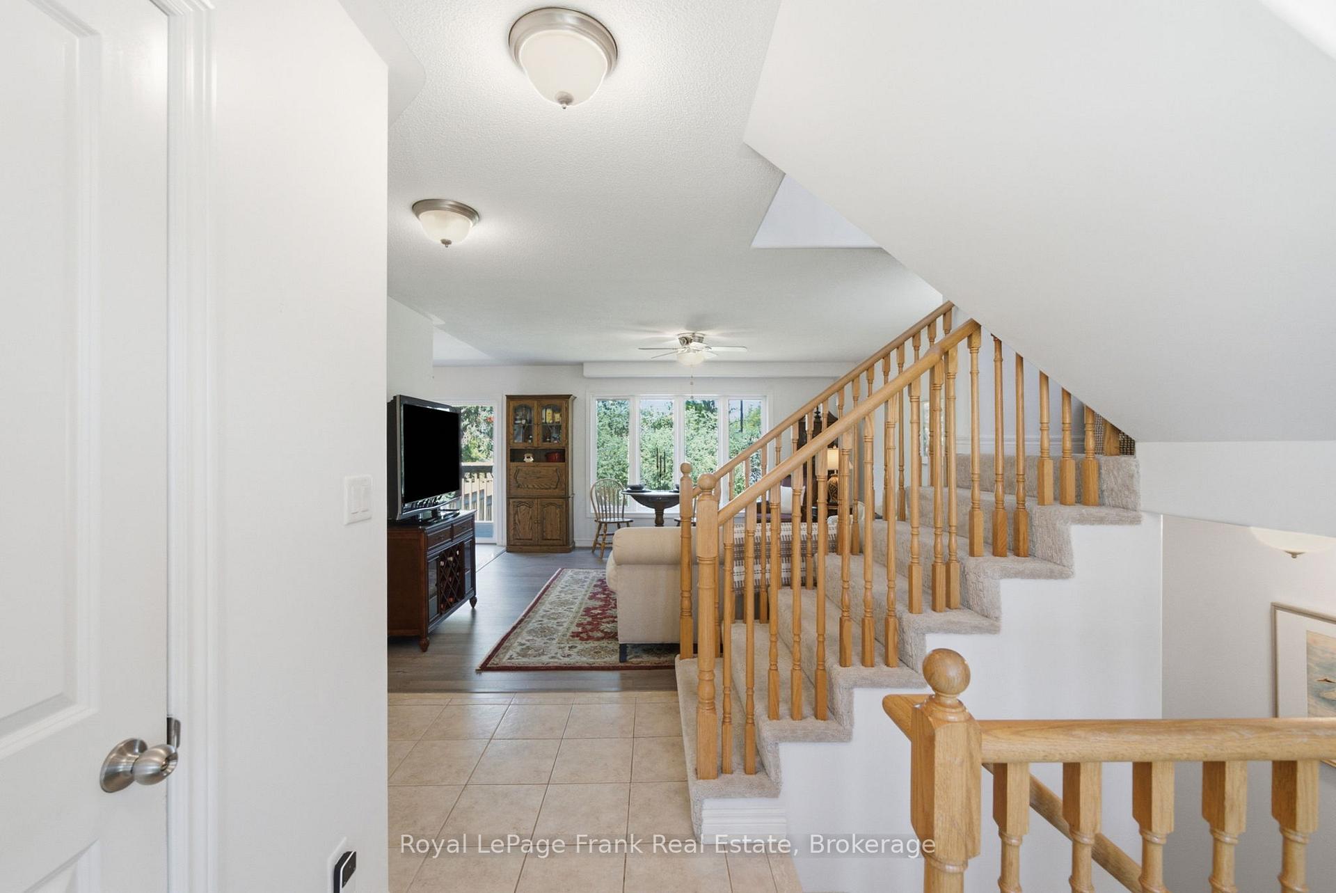 Photo 6 of 26 Fallingbrook Crescent, Kawartha Lakes, Lindsay — HOMEH