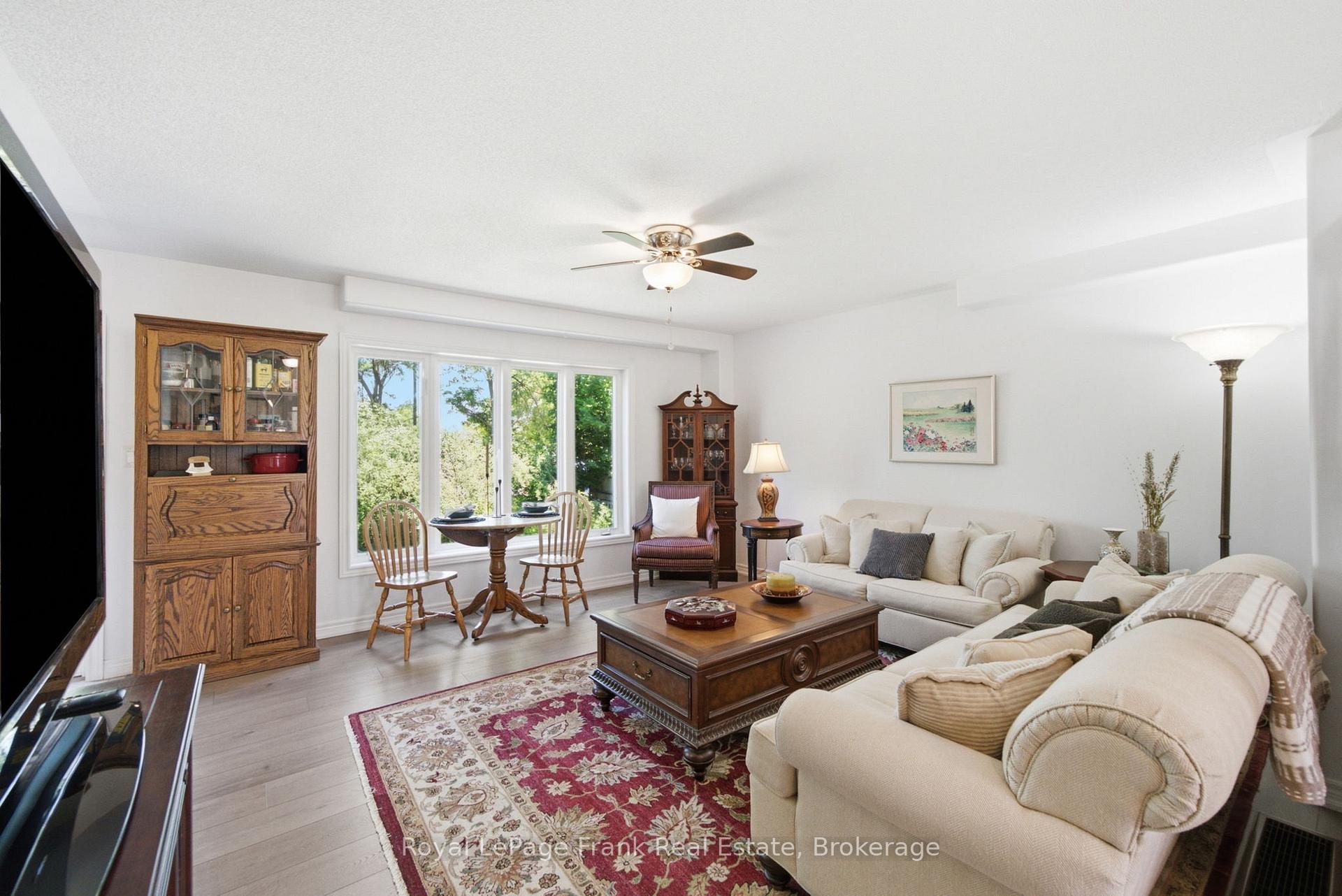 Photo 7 of 26 Fallingbrook Crescent, Kawartha Lakes, Lindsay — HOMEH