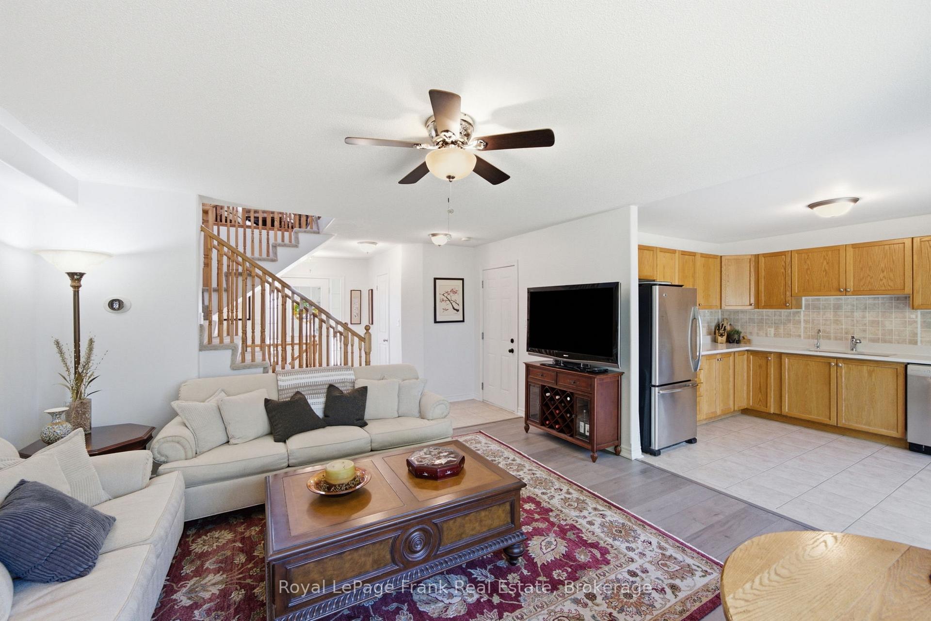 Photo 9 of 26 Fallingbrook Crescent, Kawartha Lakes, Lindsay — HOMEH