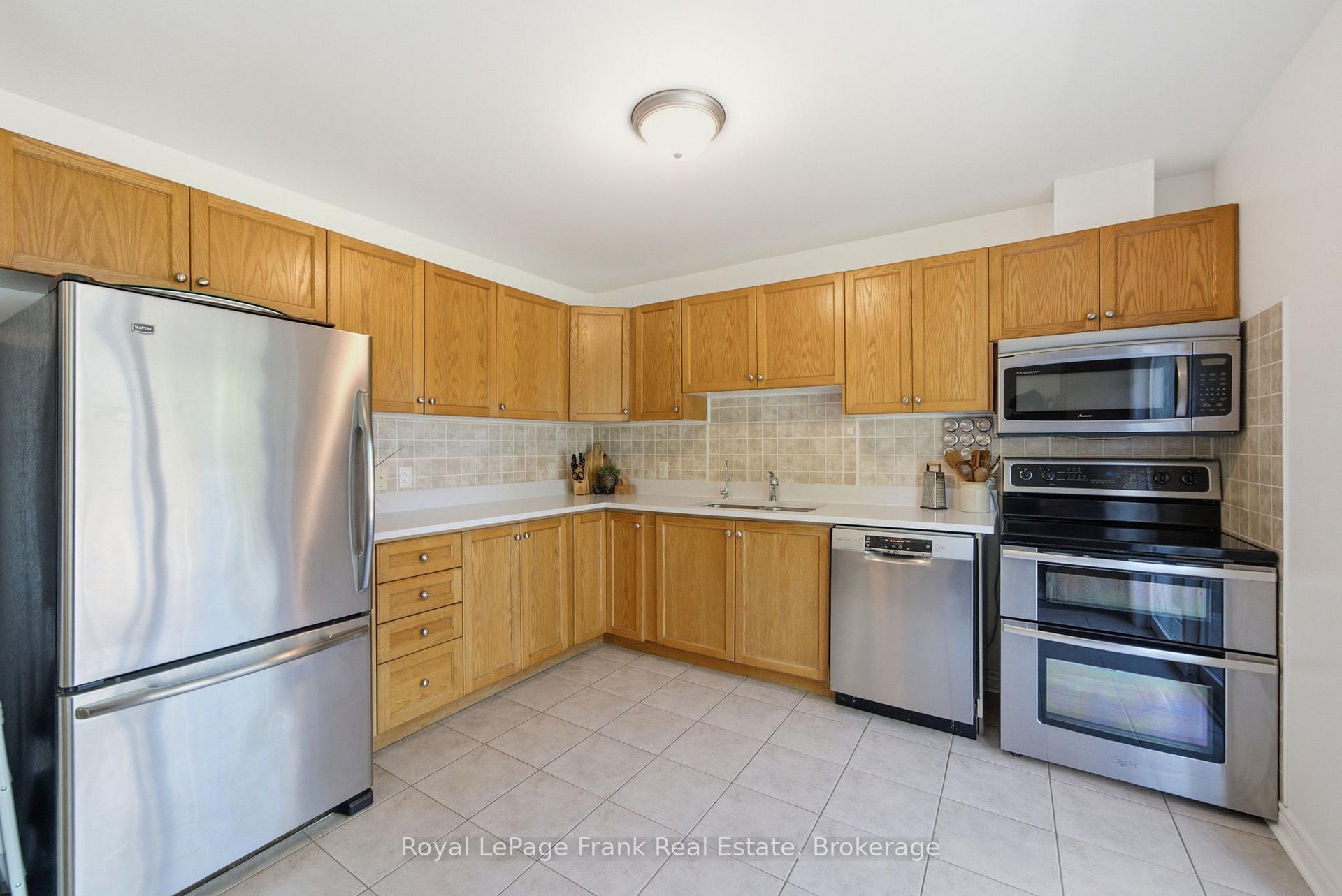 Photo 11 of 26 Fallingbrook Crescent, Kawartha Lakes, Lindsay — HOMEH