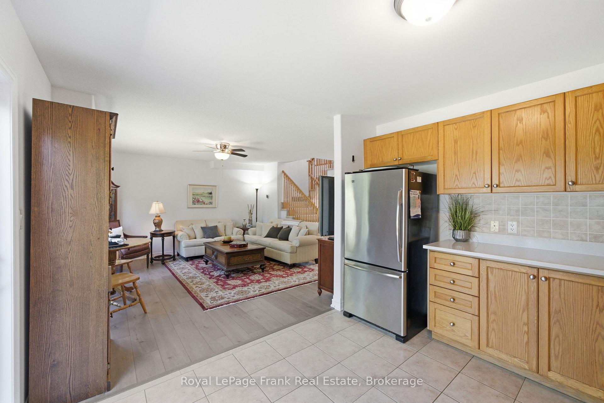 Photo 12 of 26 Fallingbrook Crescent, Kawartha Lakes, Lindsay — HOMEH
