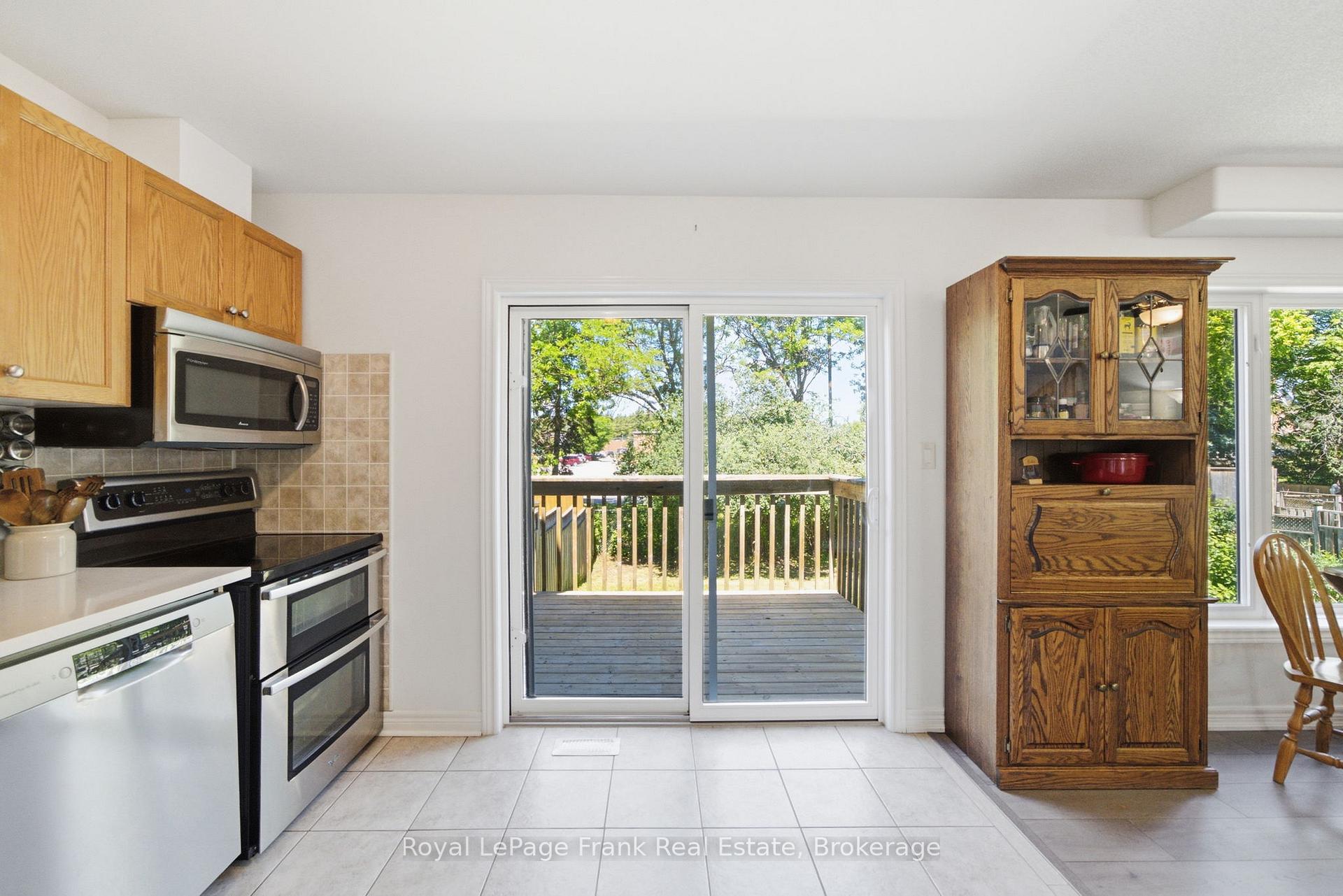 Photo 13 of 26 Fallingbrook Crescent, Kawartha Lakes, Lindsay — HOMEH