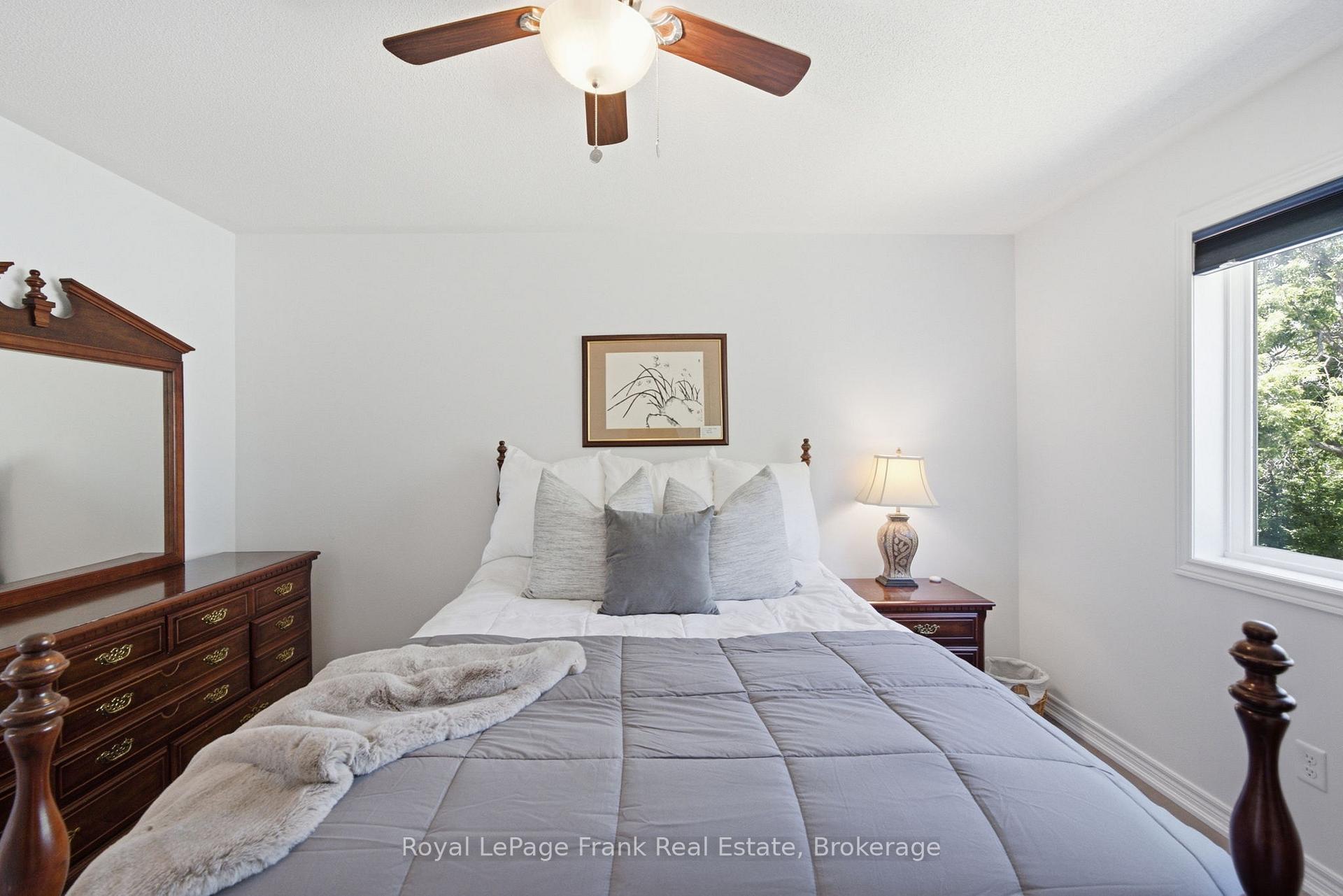 Photo 21 of 26 Fallingbrook Crescent, Kawartha Lakes, Lindsay — HOMEH