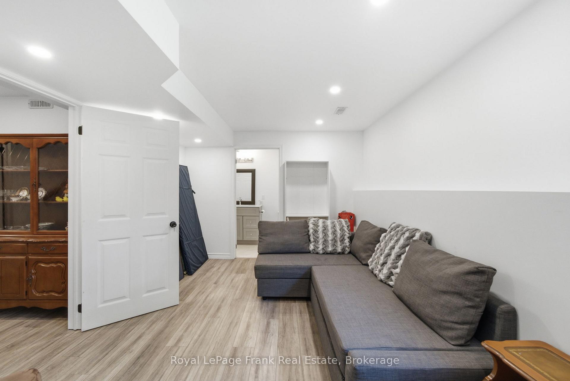 Photo 33 of 26 Fallingbrook Crescent, Kawartha Lakes, Lindsay — HOMEH