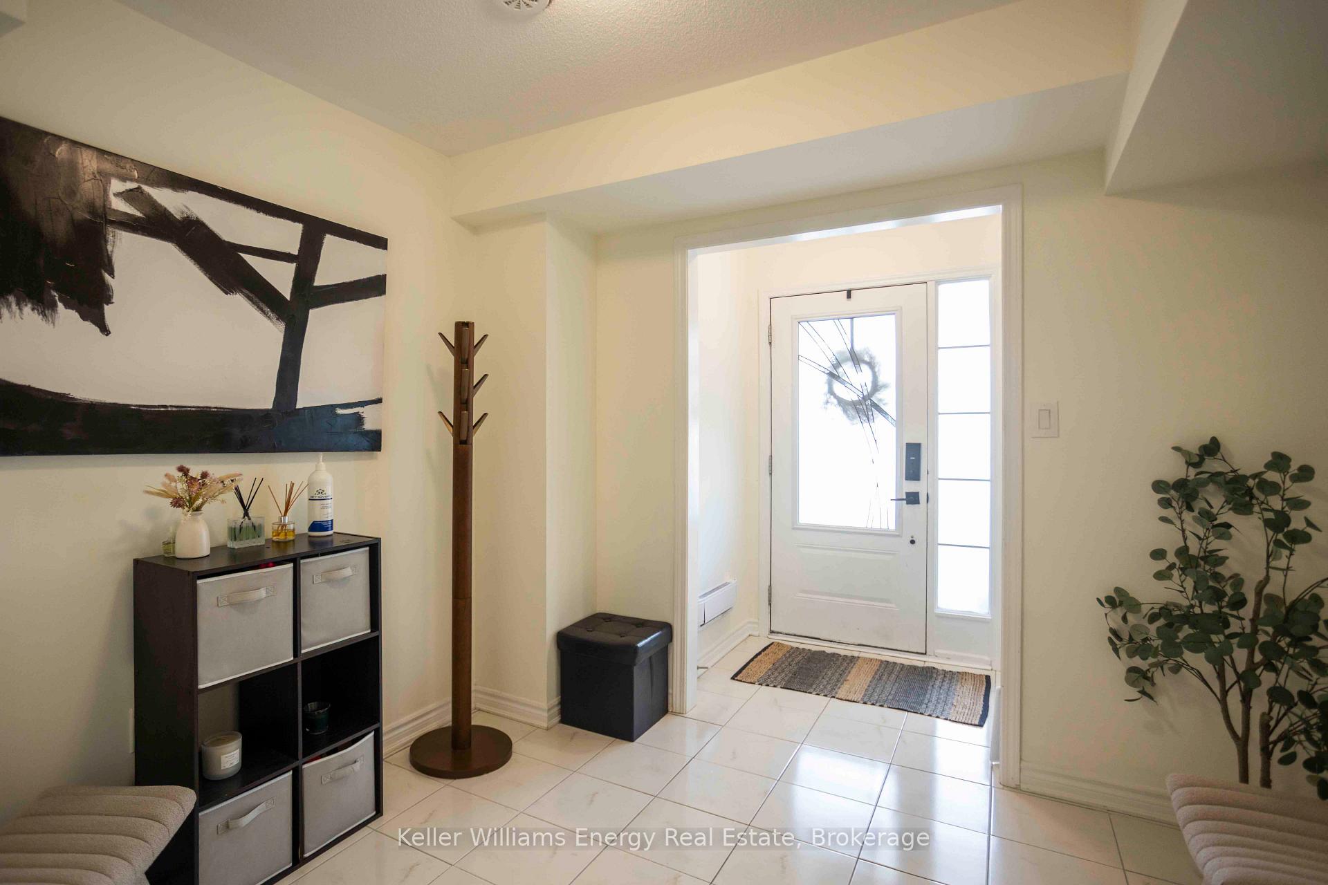 Photo 3 of 104 Howe Avenue, Scarborough, Clairlea-Birchmount — HOMEH