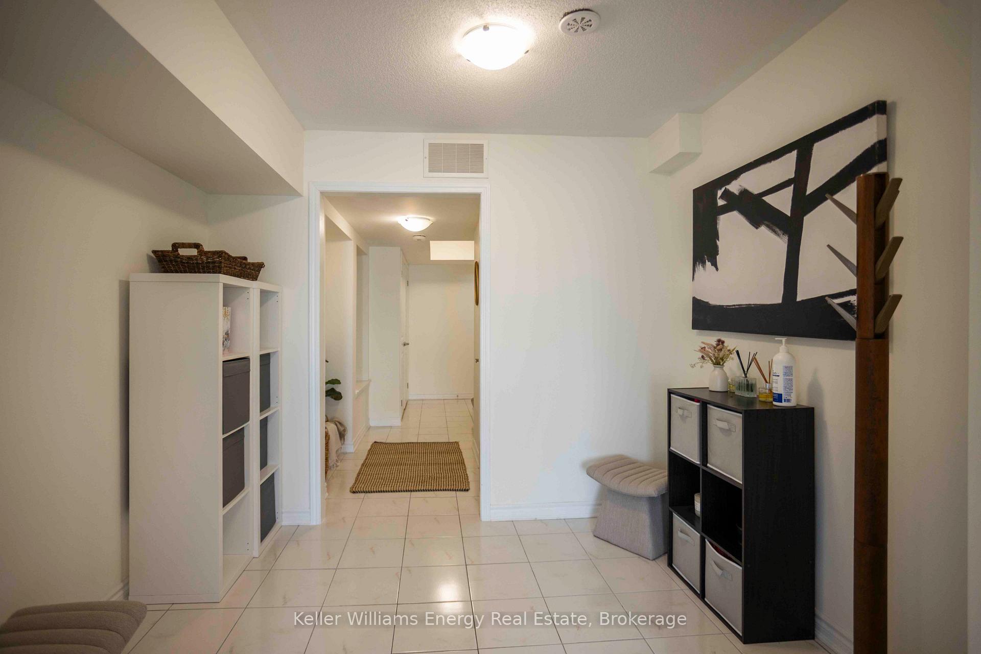 Photo 4 of 104 Howe Avenue, Scarborough, Clairlea-Birchmount — HOMEH