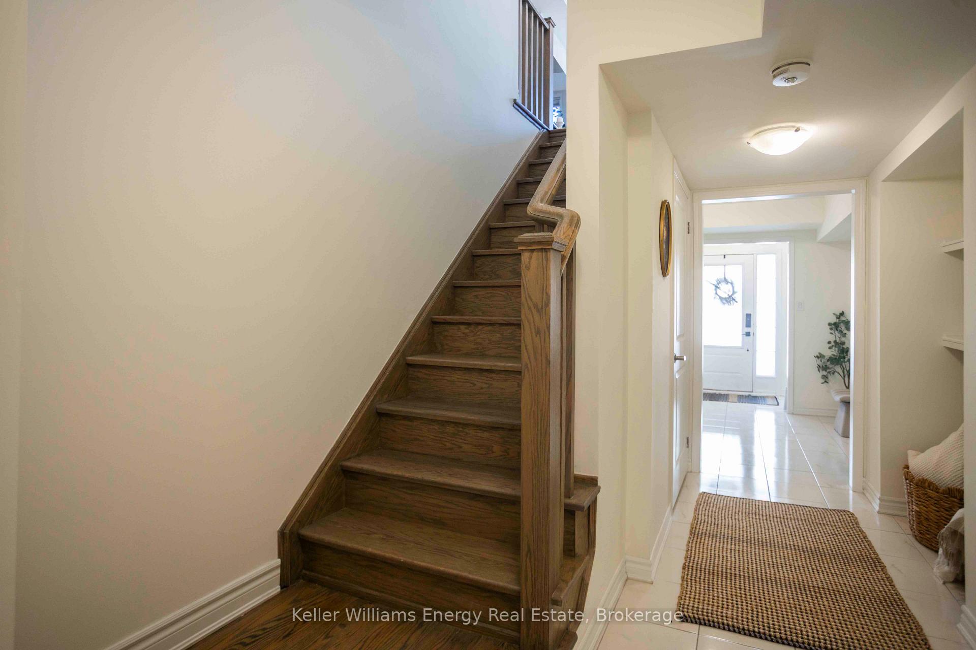Photo 6 of 104 Howe Avenue, Scarborough, Clairlea-Birchmount — HOMEH