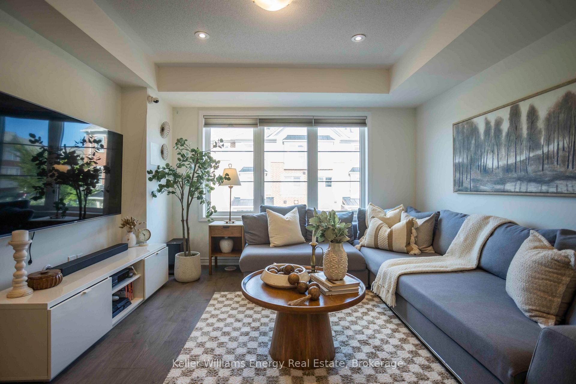 Photo 8 of 104 Howe Avenue, Scarborough, Clairlea-Birchmount — HOMEH