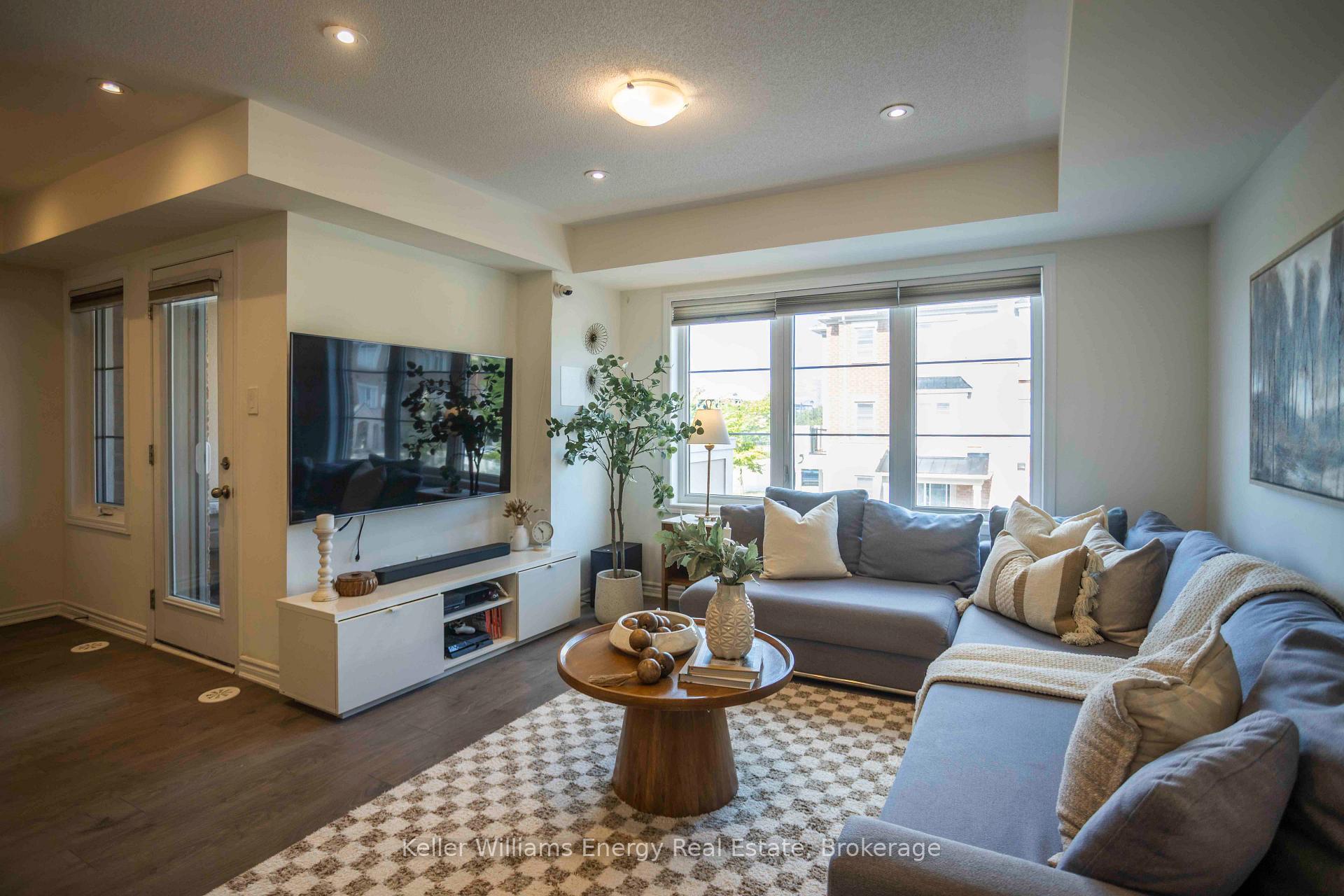 Photo 9 of 104 Howe Avenue, Scarborough, Clairlea-Birchmount — HOMEH