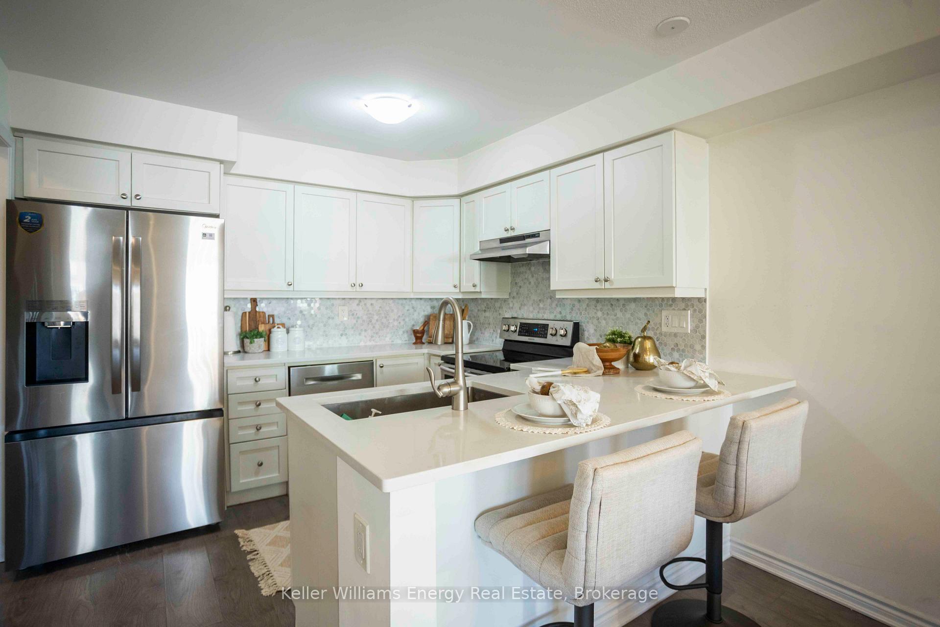 Photo 13 of 104 Howe Avenue, Scarborough, Clairlea-Birchmount — HOMEH