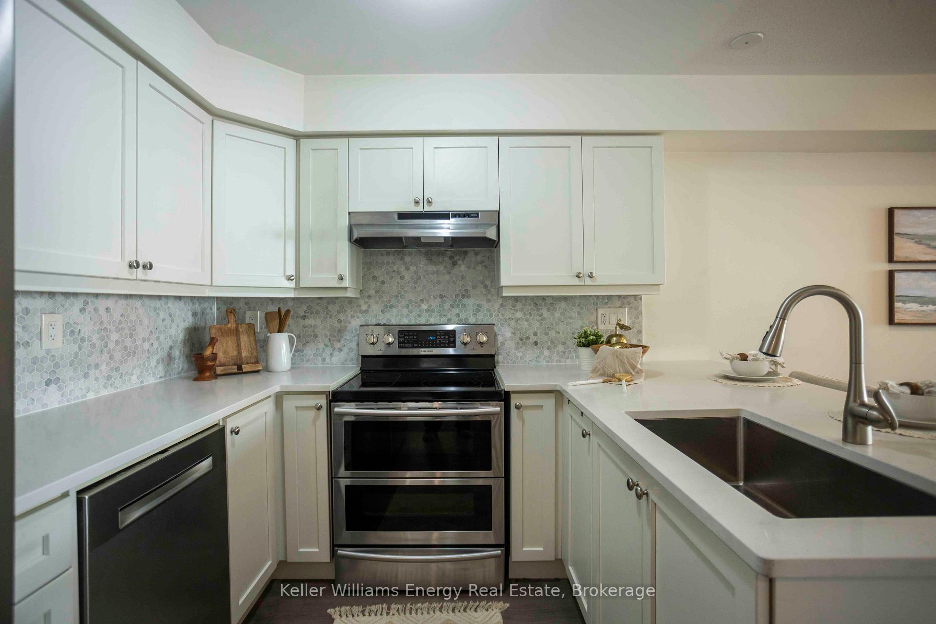 Photo 15 of 104 Howe Avenue, Scarborough, Clairlea-Birchmount — HOMEH
