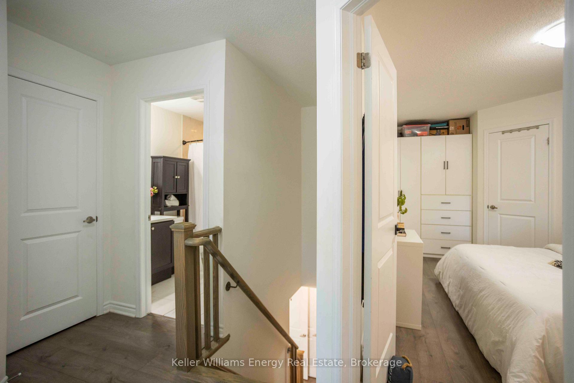 Photo 18 of 104 Howe Avenue, Scarborough, Clairlea-Birchmount — HOMEH