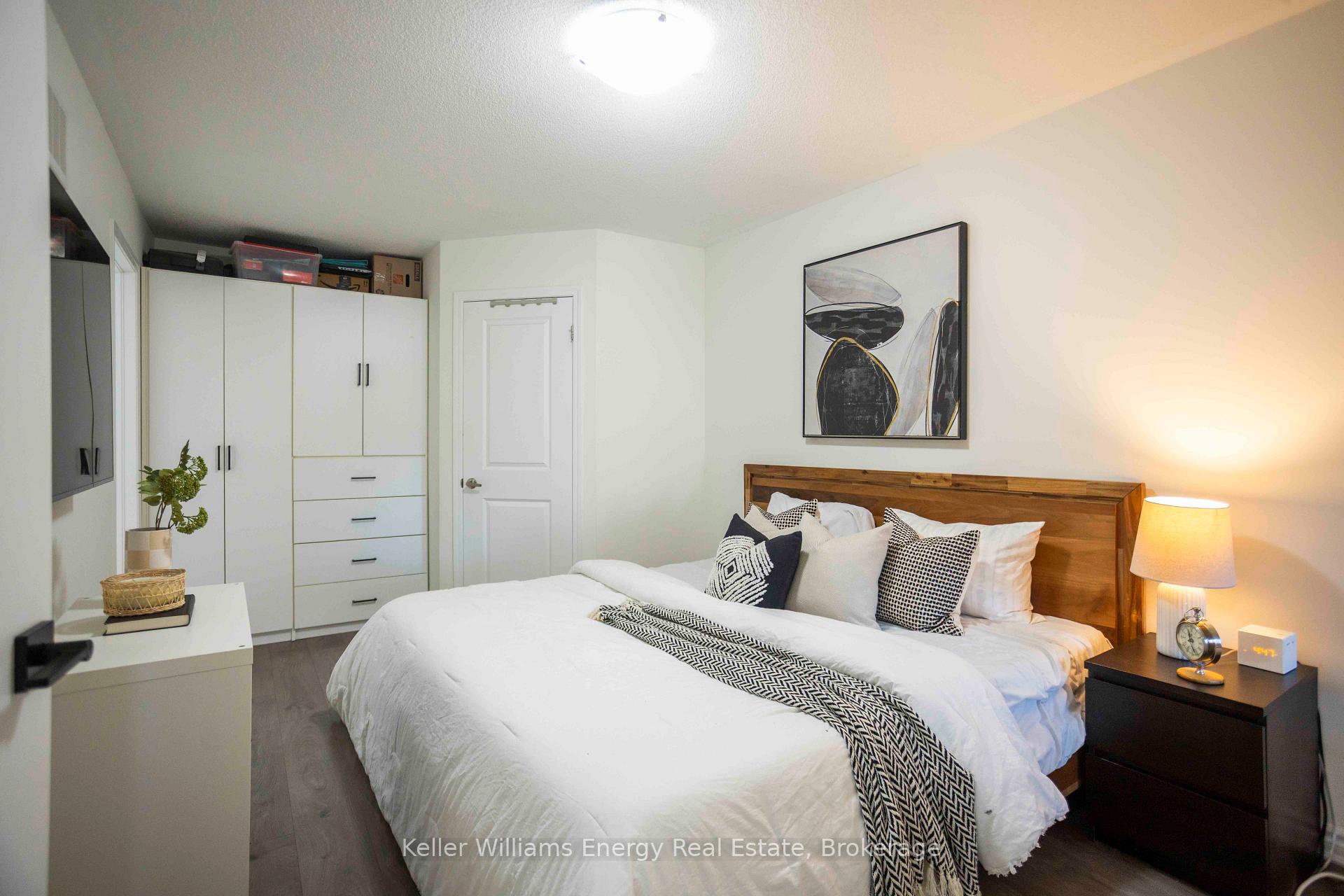 Photo 19 of 104 Howe Avenue, Scarborough, Clairlea-Birchmount — HOMEH