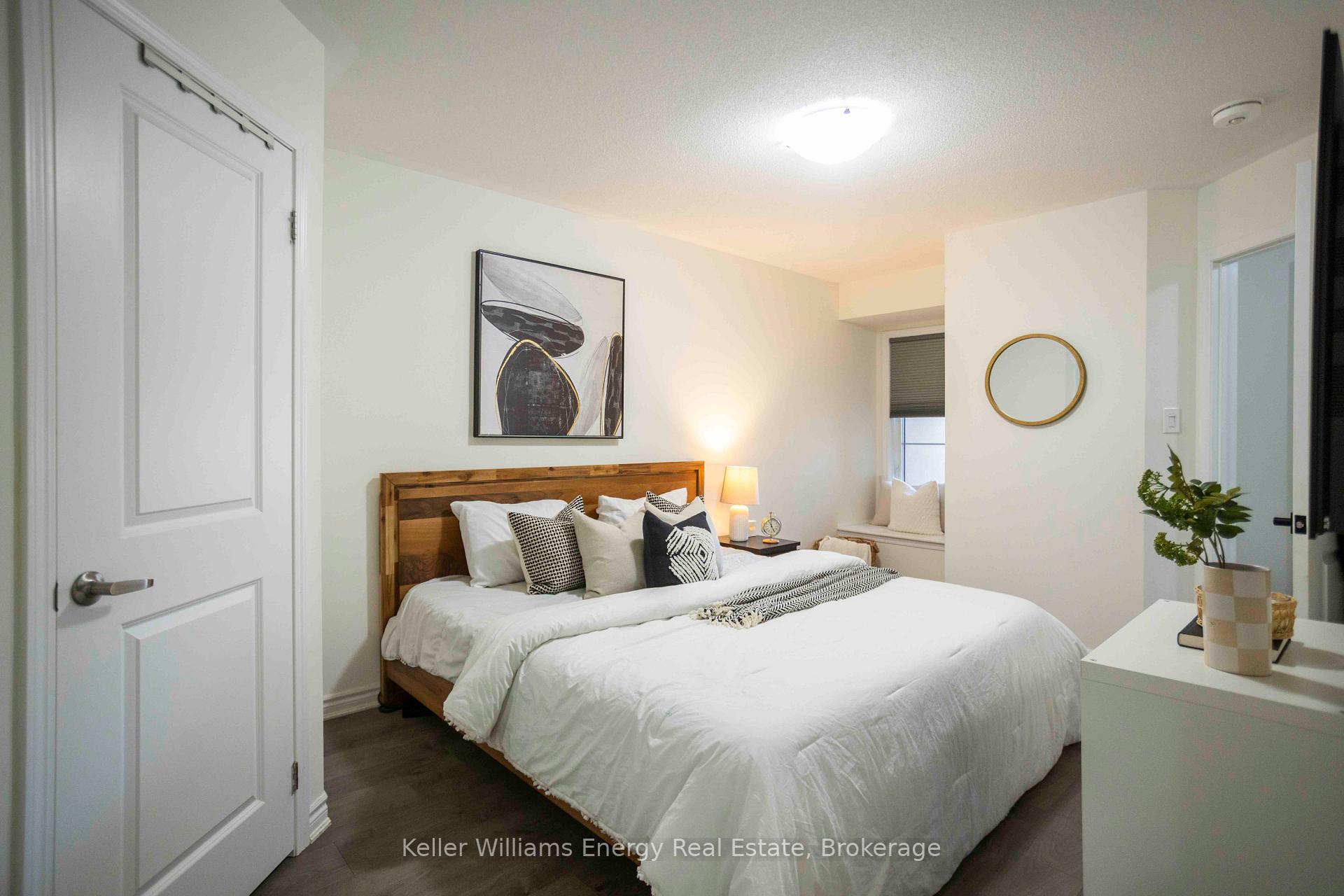 Photo 20 of 104 Howe Avenue, Scarborough, Clairlea-Birchmount — HOMEH