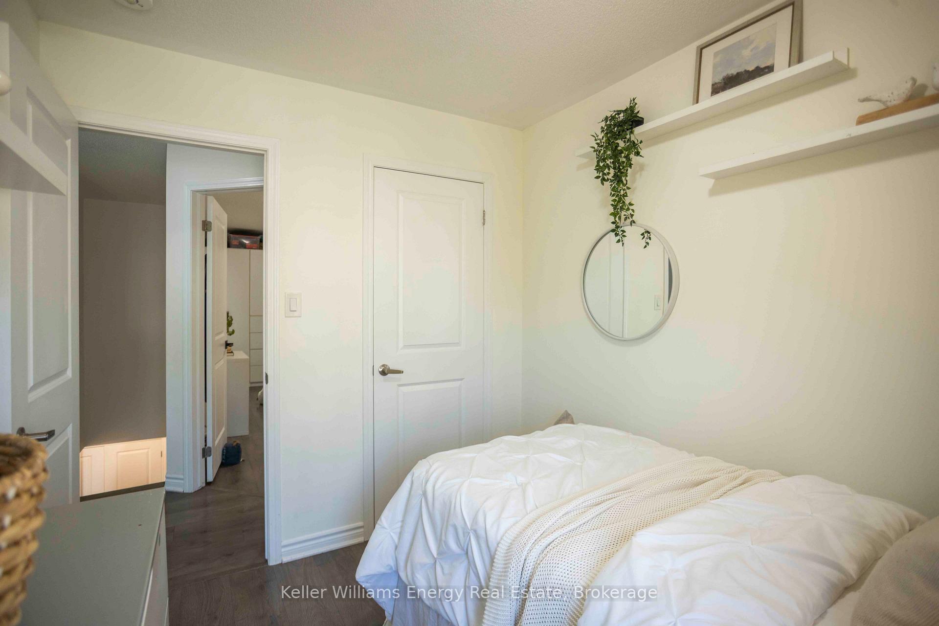 Photo 24 of 104 Howe Avenue, Scarborough, Clairlea-Birchmount — HOMEH