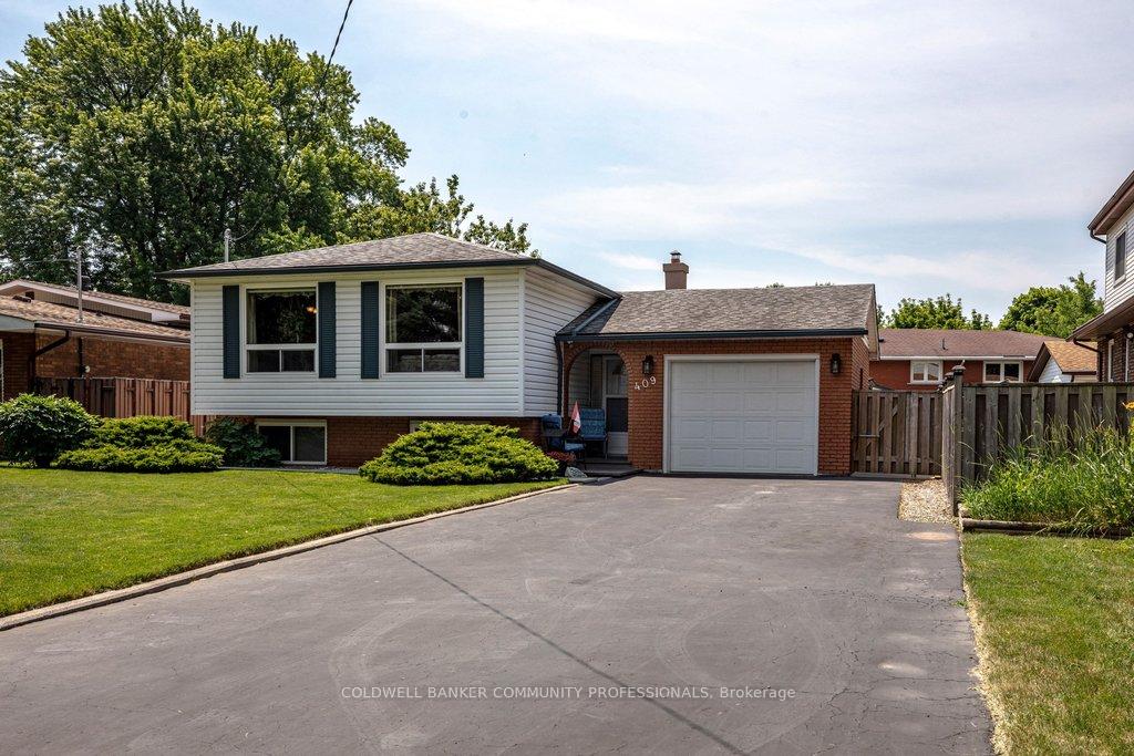 Photo of 409 Mohawk Road W