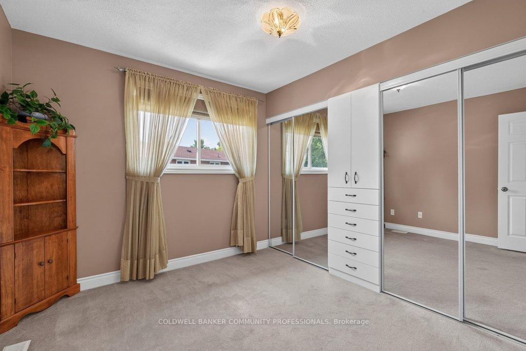 Photo 16 of 409 Mohawk Road W, Hamilton, Rolston — HOMEH