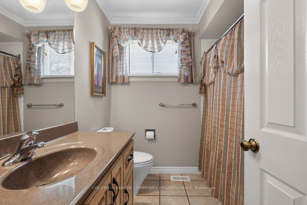 Photo 18 of 409 Mohawk Road W, Hamilton, Rolston — HOMEH