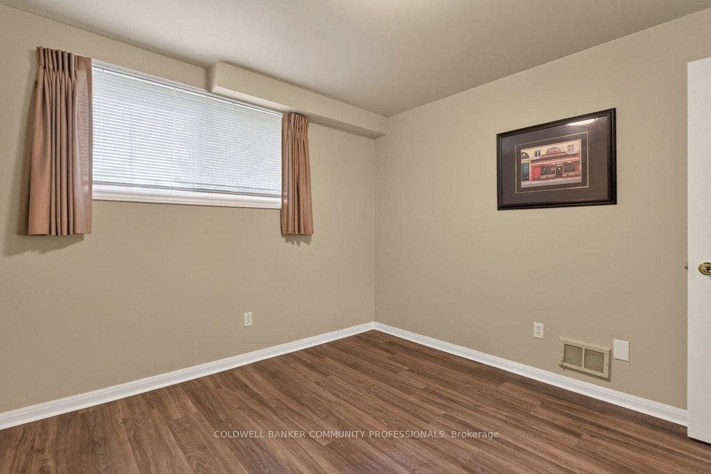 Photo 25 of 409 Mohawk Road W, Hamilton, Rolston — HOMEH