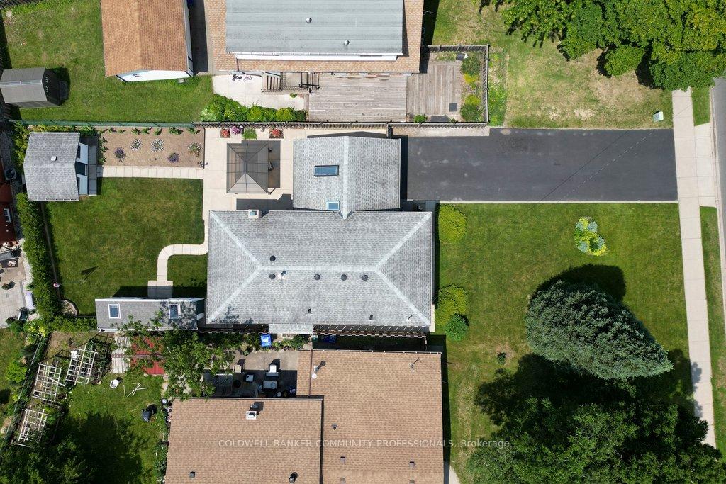 Photo 36 of 409 Mohawk Road W, Hamilton, Rolston — HOMEH
