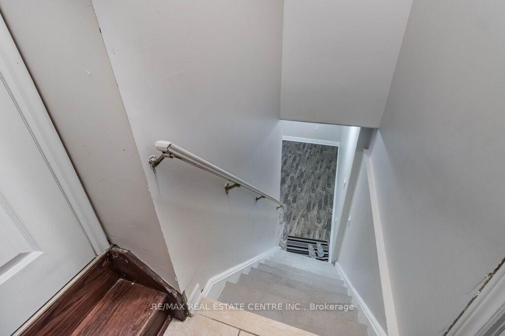 Photo 3 of Unit Bsmt, 20 Laurentide Crescent, Brampton, Vales of Castlemore North — HOMEH