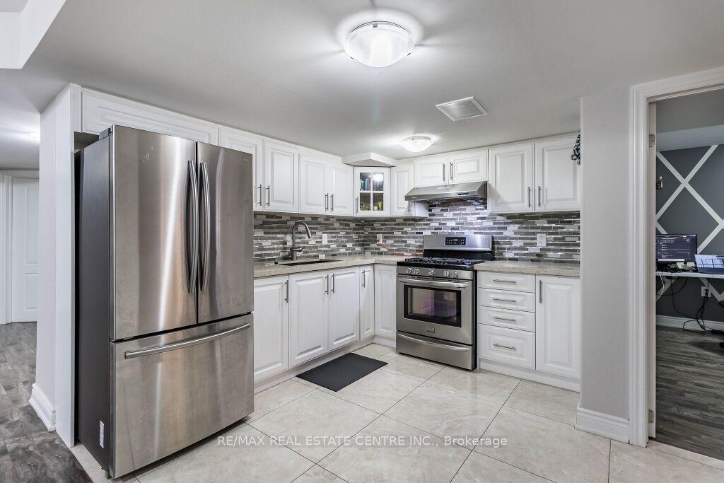 Photo 5 of Unit Bsmt, 20 Laurentide Crescent, Brampton, Vales of Castlemore North — HOMEH