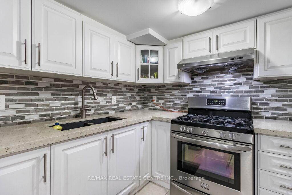 Photo 6 of Unit Bsmt, 20 Laurentide Crescent, Brampton, Vales of Castlemore North — HOMEH