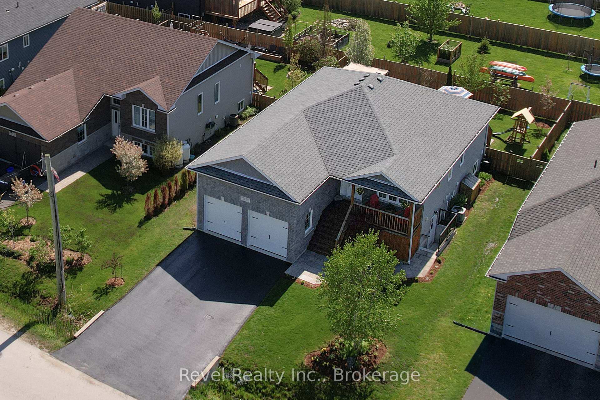 Photo 2 of 37 Marilyn Avenue N, Wasaga Beach — HOMEH