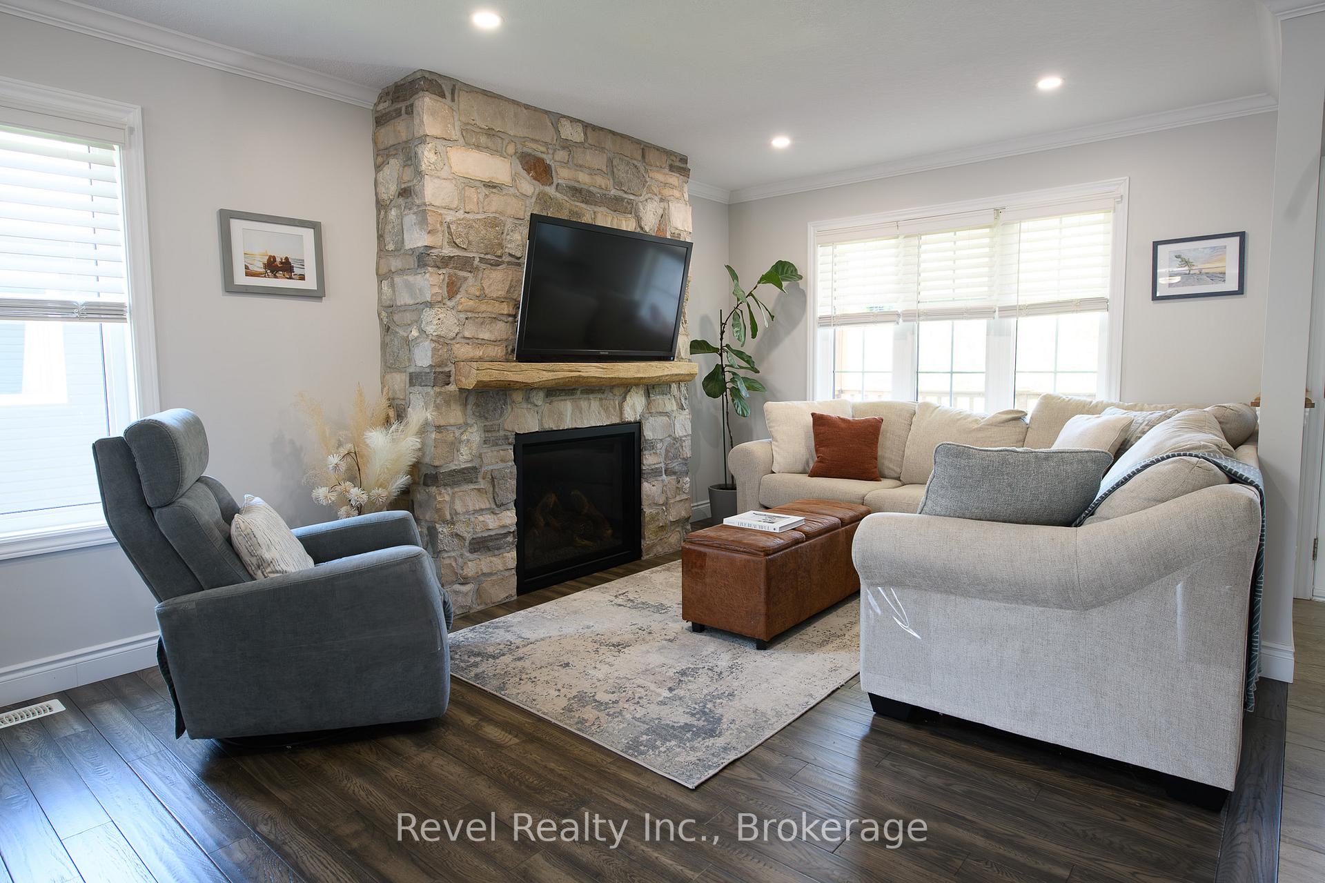 Photo 6 of 37 Marilyn Avenue N, Wasaga Beach — HOMEH