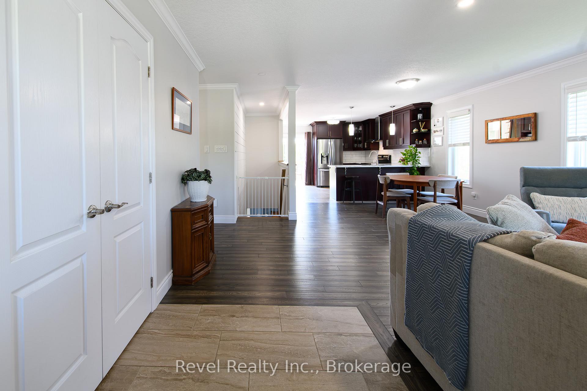 Photo 8 of 37 Marilyn Avenue N, Wasaga Beach — HOMEH