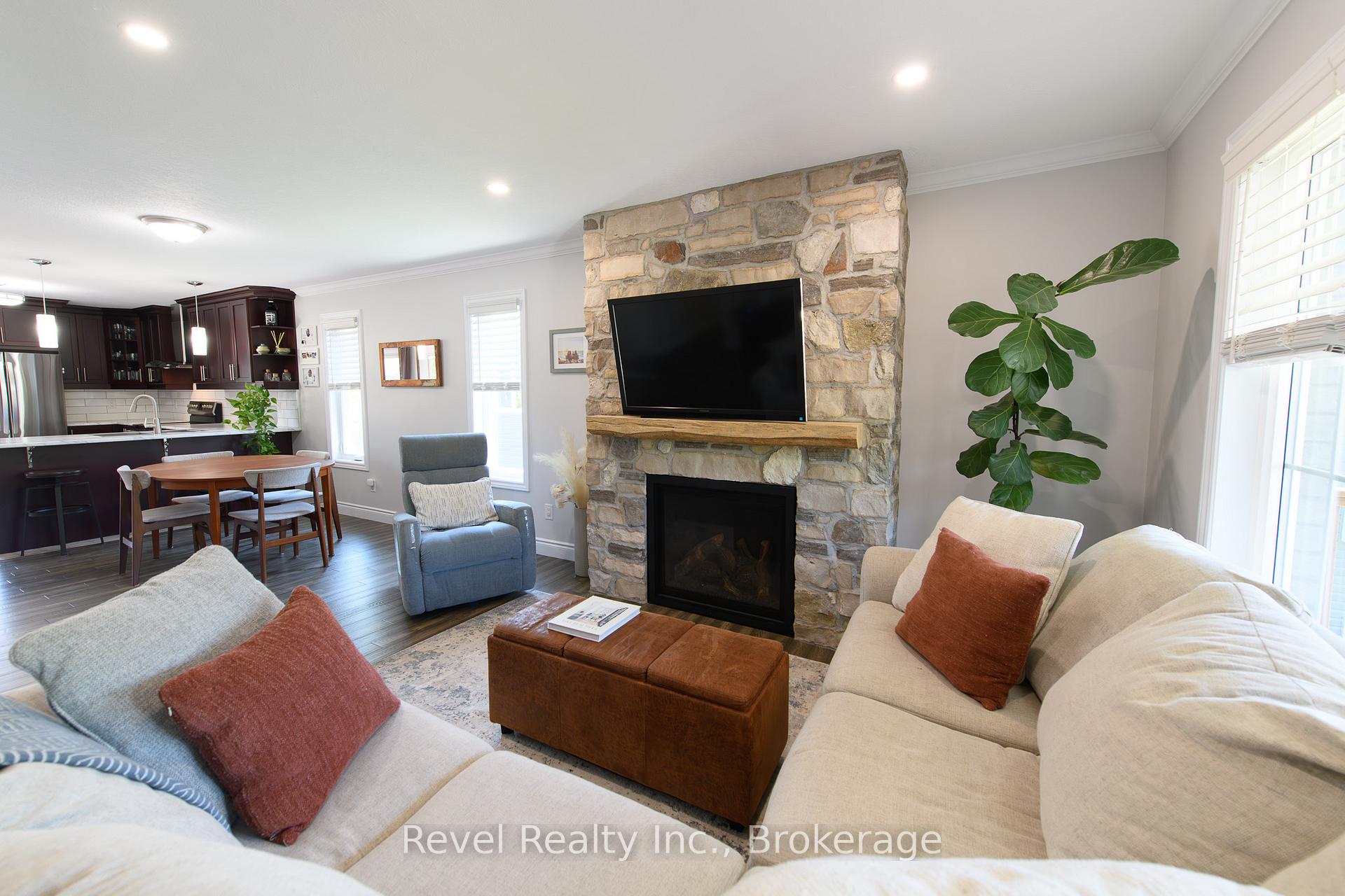 Photo 9 of 37 Marilyn Avenue N, Wasaga Beach — HOMEH