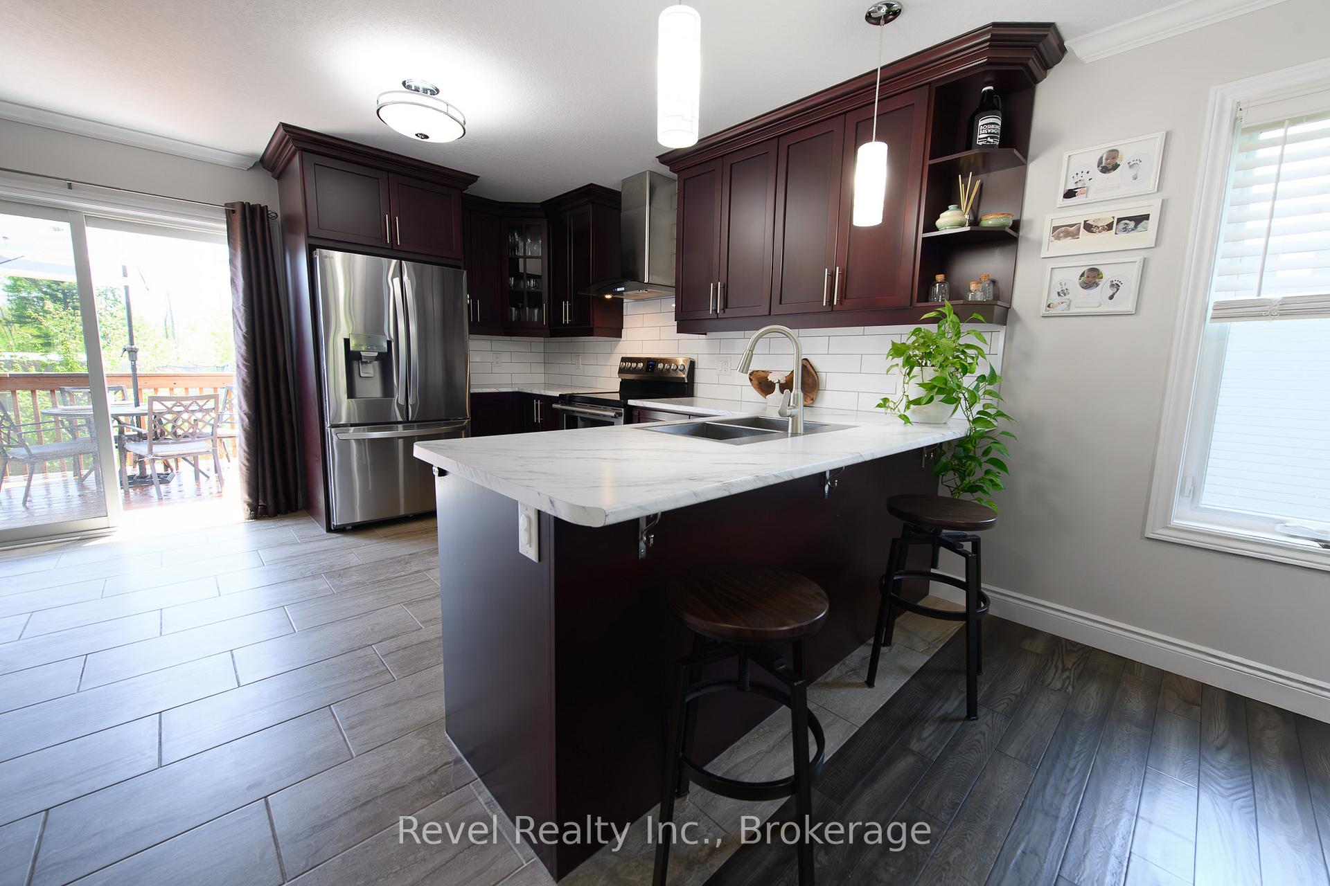 Photo 11 of 37 Marilyn Avenue N, Wasaga Beach — HOMEH