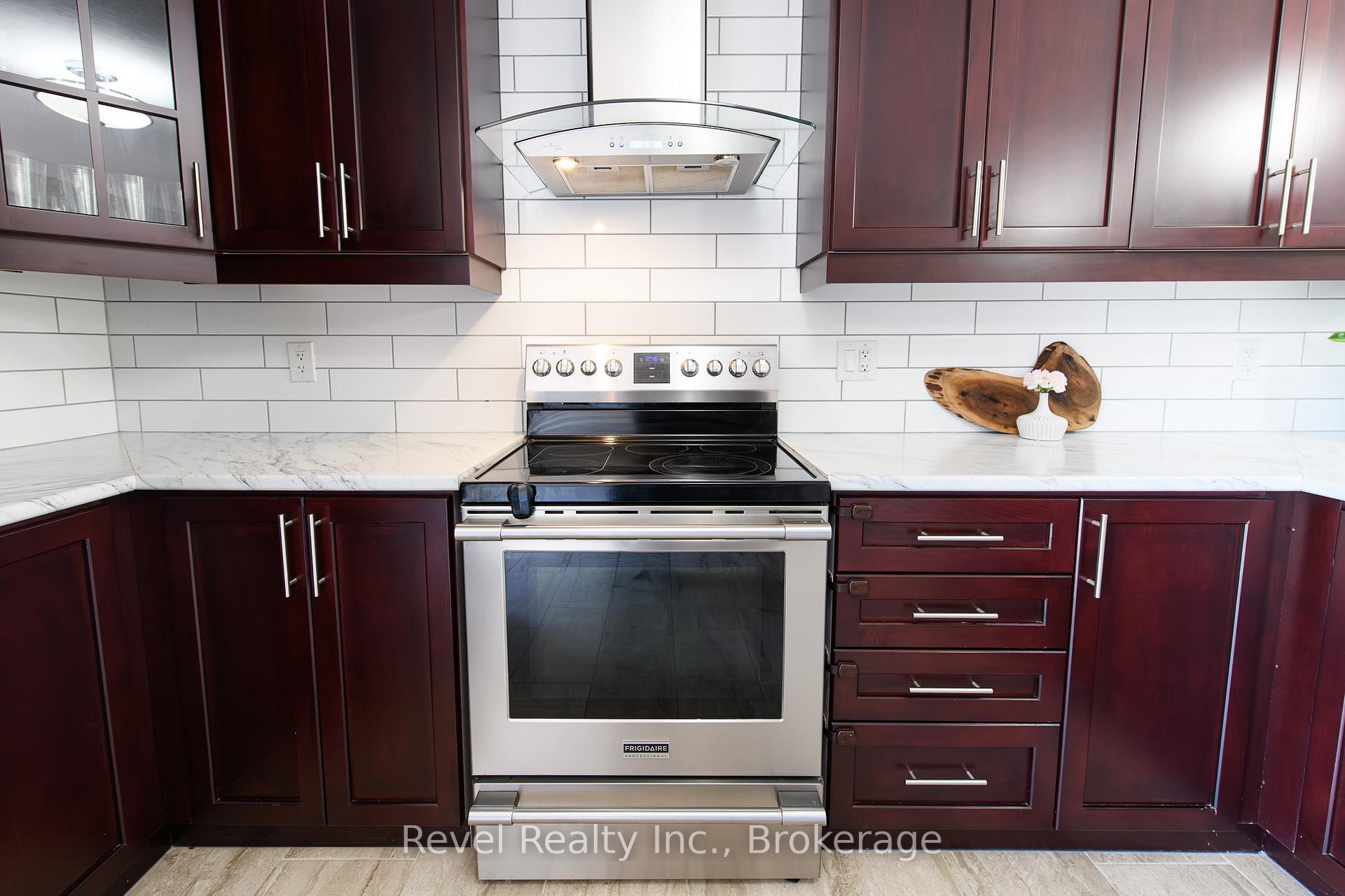 Photo 12 of 37 Marilyn Avenue N, Wasaga Beach — HOMEH