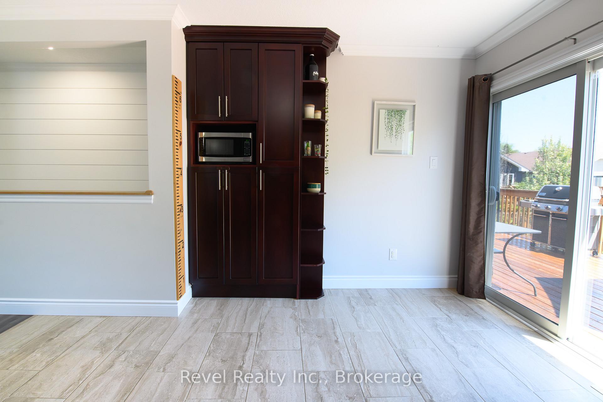 Photo 13 of 37 Marilyn Avenue N, Wasaga Beach — HOMEH