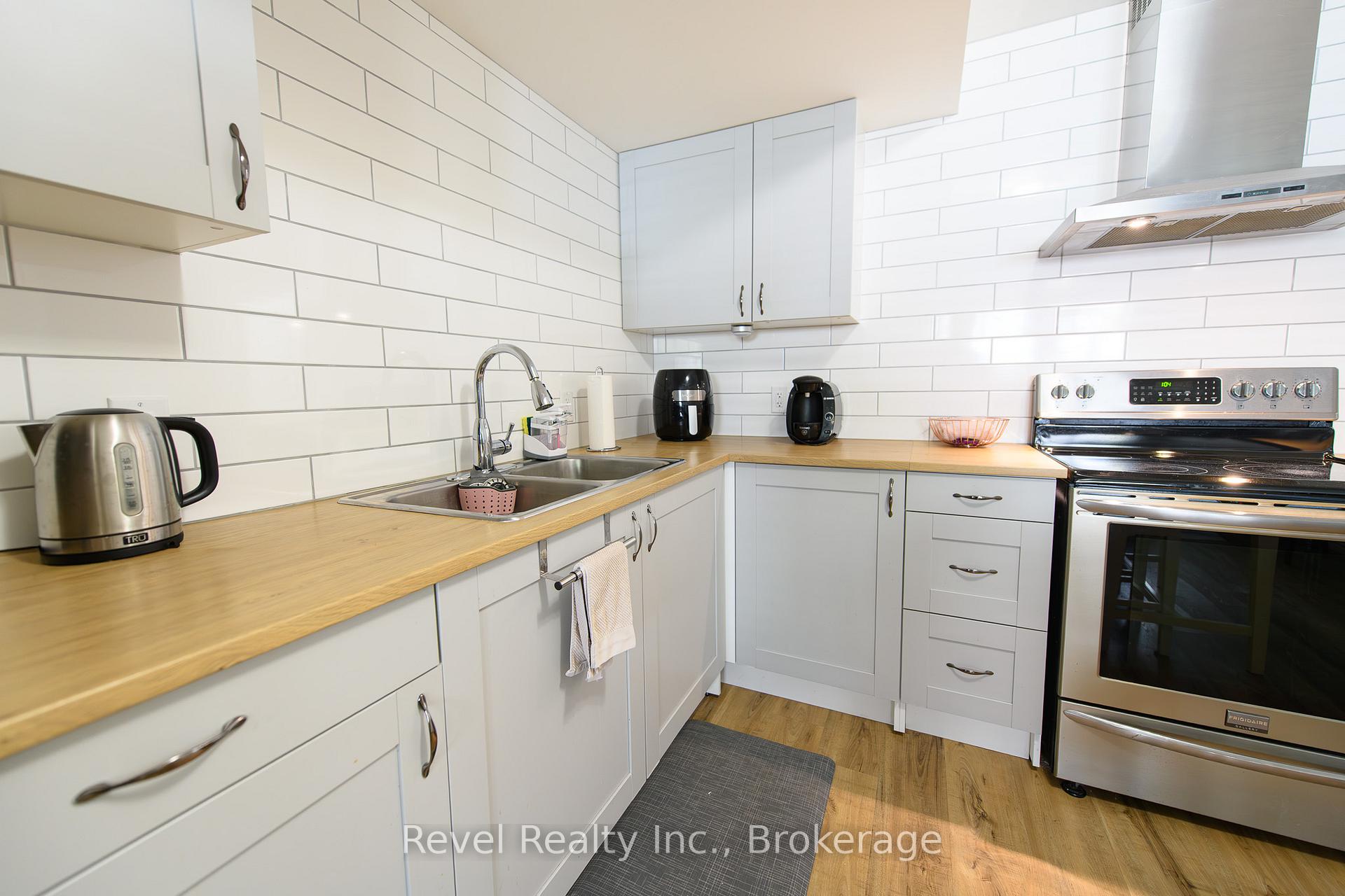 Photo 31 of 37 Marilyn Avenue N, Wasaga Beach — HOMEH