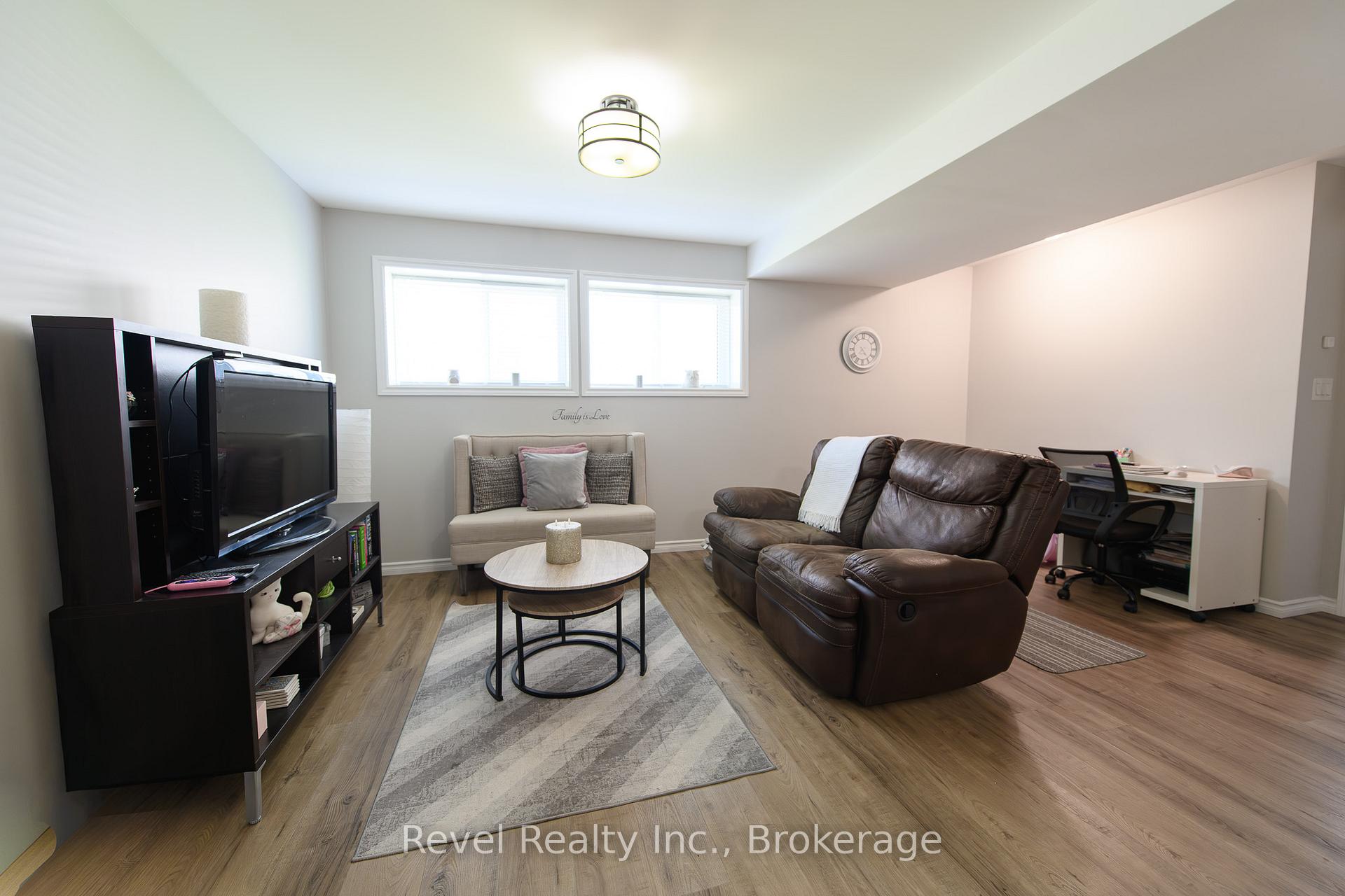 Photo 33 of 37 Marilyn Avenue N, Wasaga Beach — HOMEH
