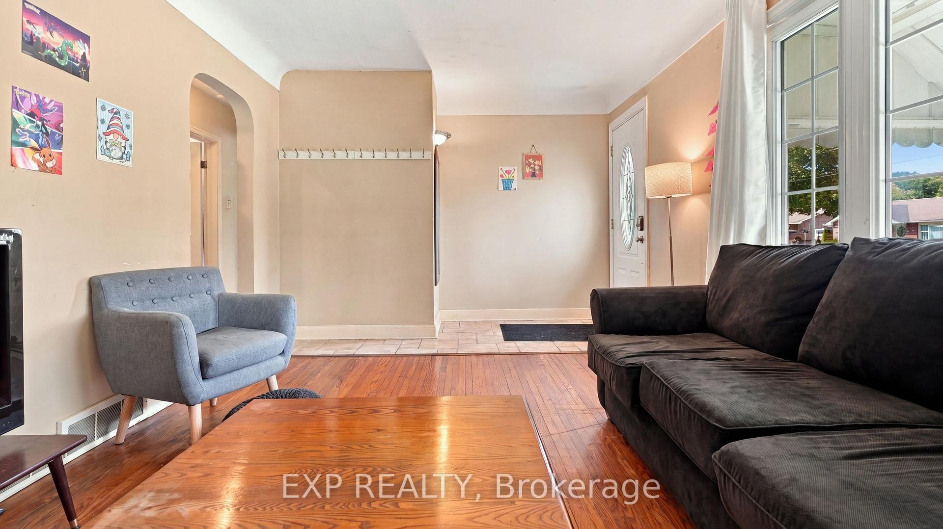 Photo 7 of 123 Jacobson Avenue, St. Catharines, Glendale/Glenridge — HOMEH
