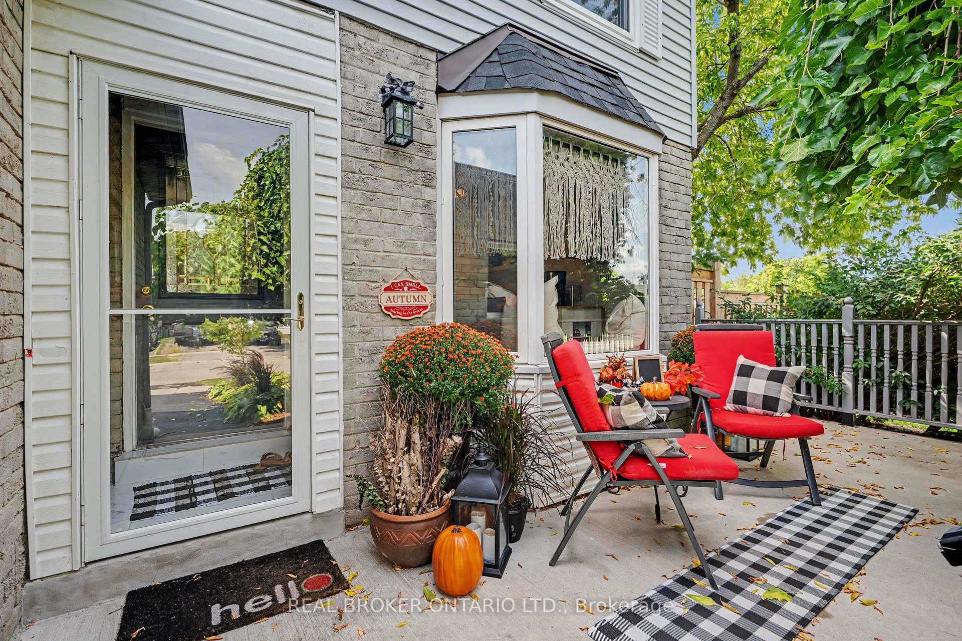 Photo 2 of 3260 Woodcroft Crescent, Burlington, Headon — HOMEH