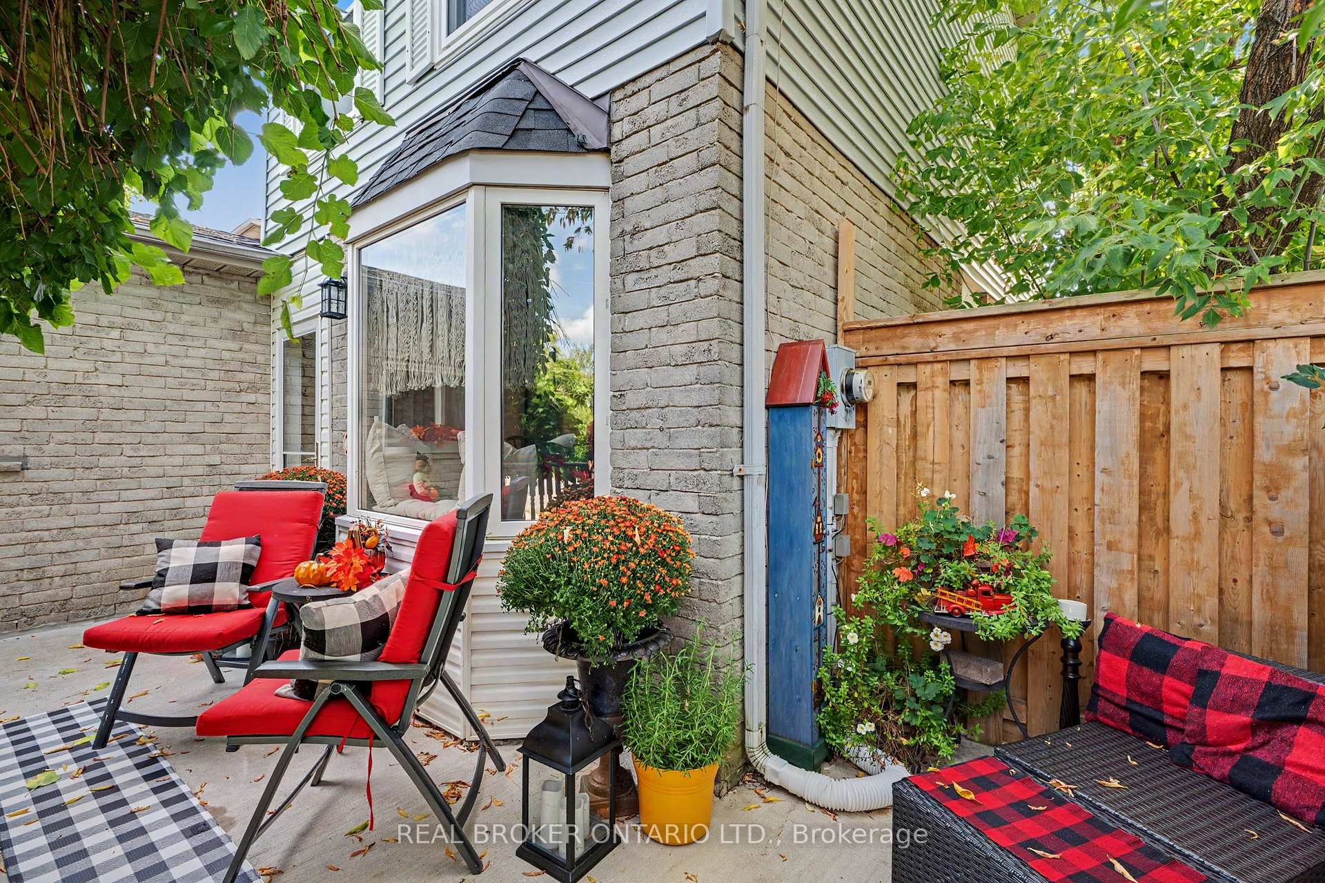 Photo 3 of 3260 Woodcroft Crescent, Burlington, Headon — HOMEH