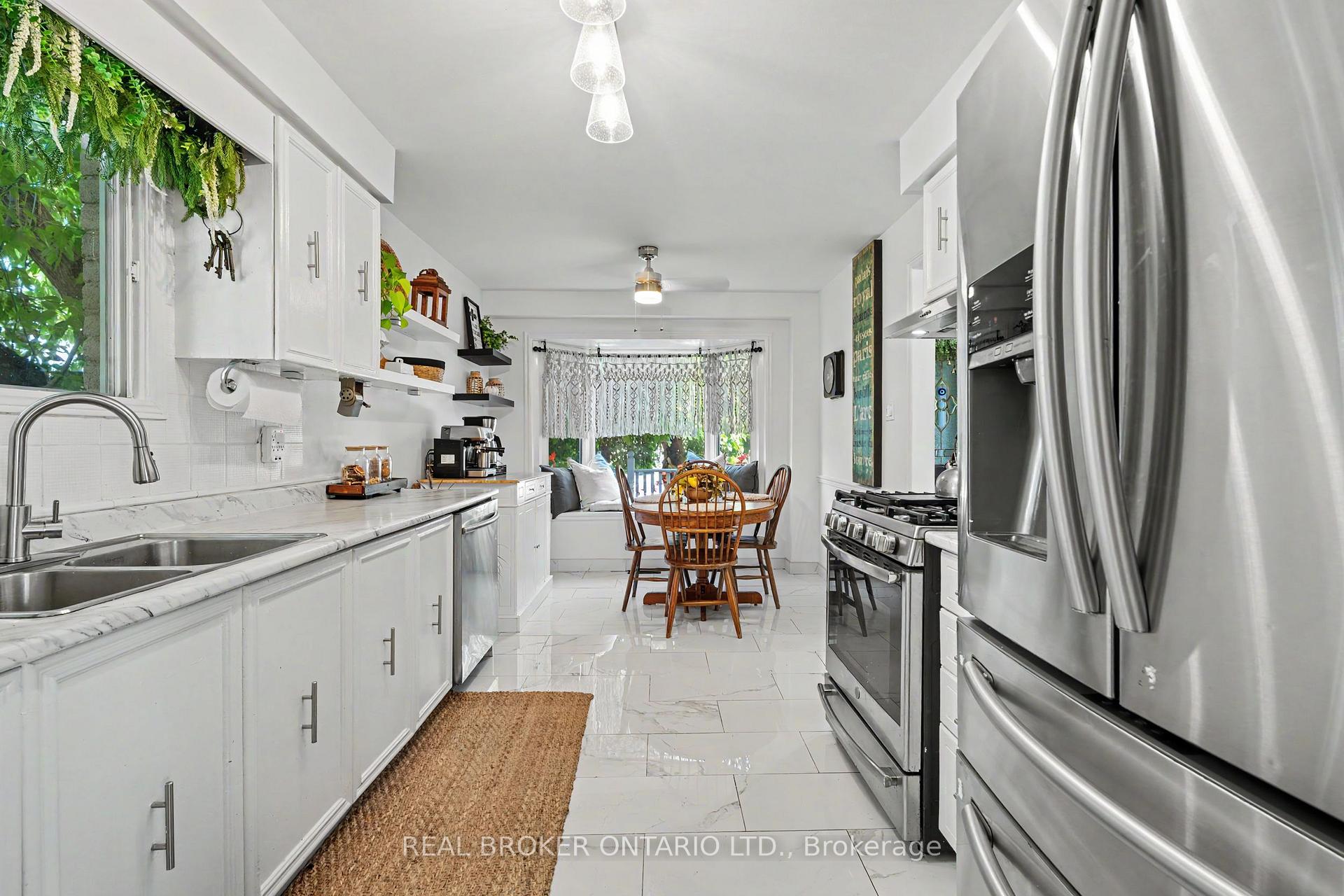 Photo 10 of 3260 Woodcroft Crescent, Burlington, Headon — HOMEH